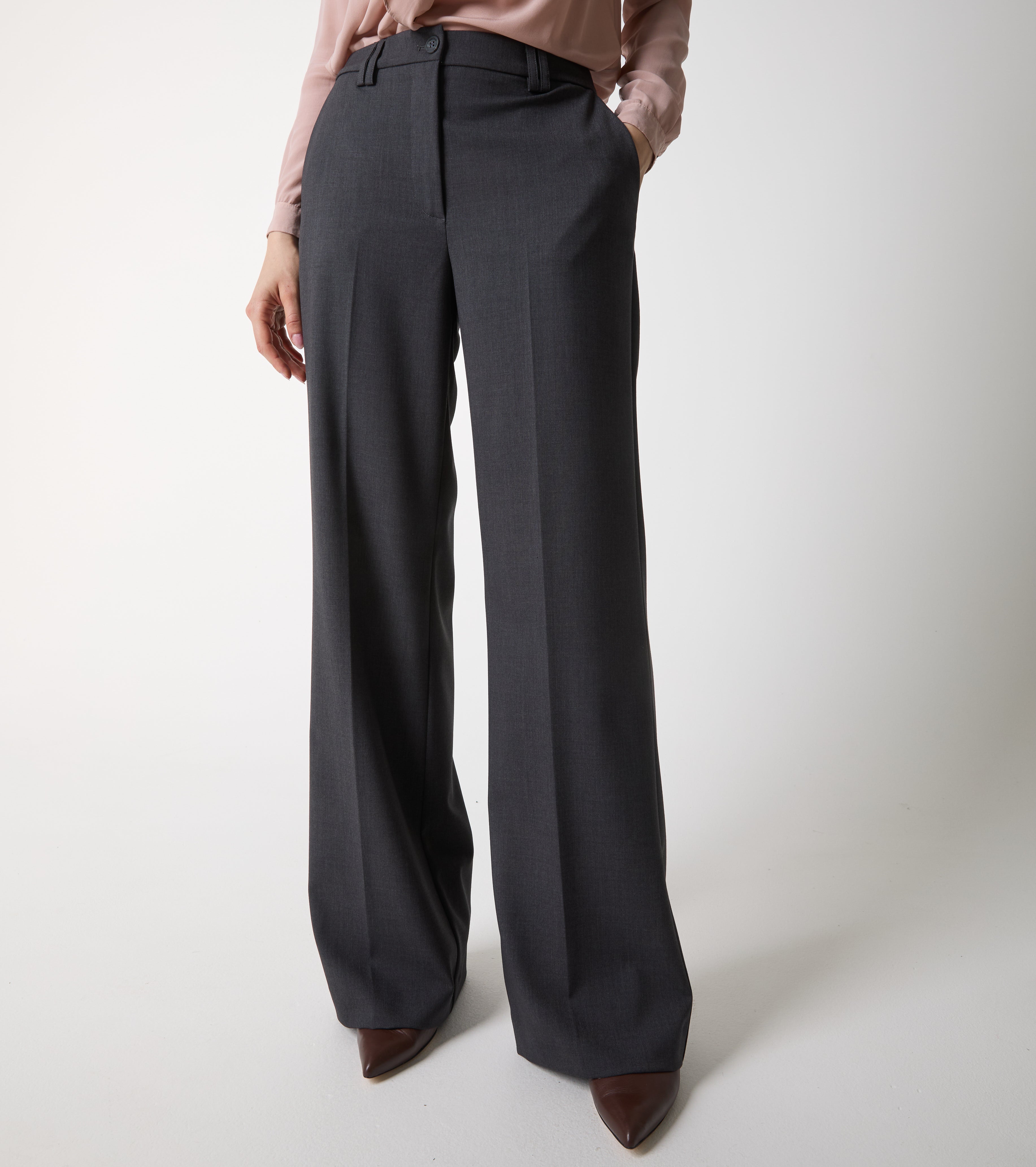 Pantaloni stretch con piega stirata