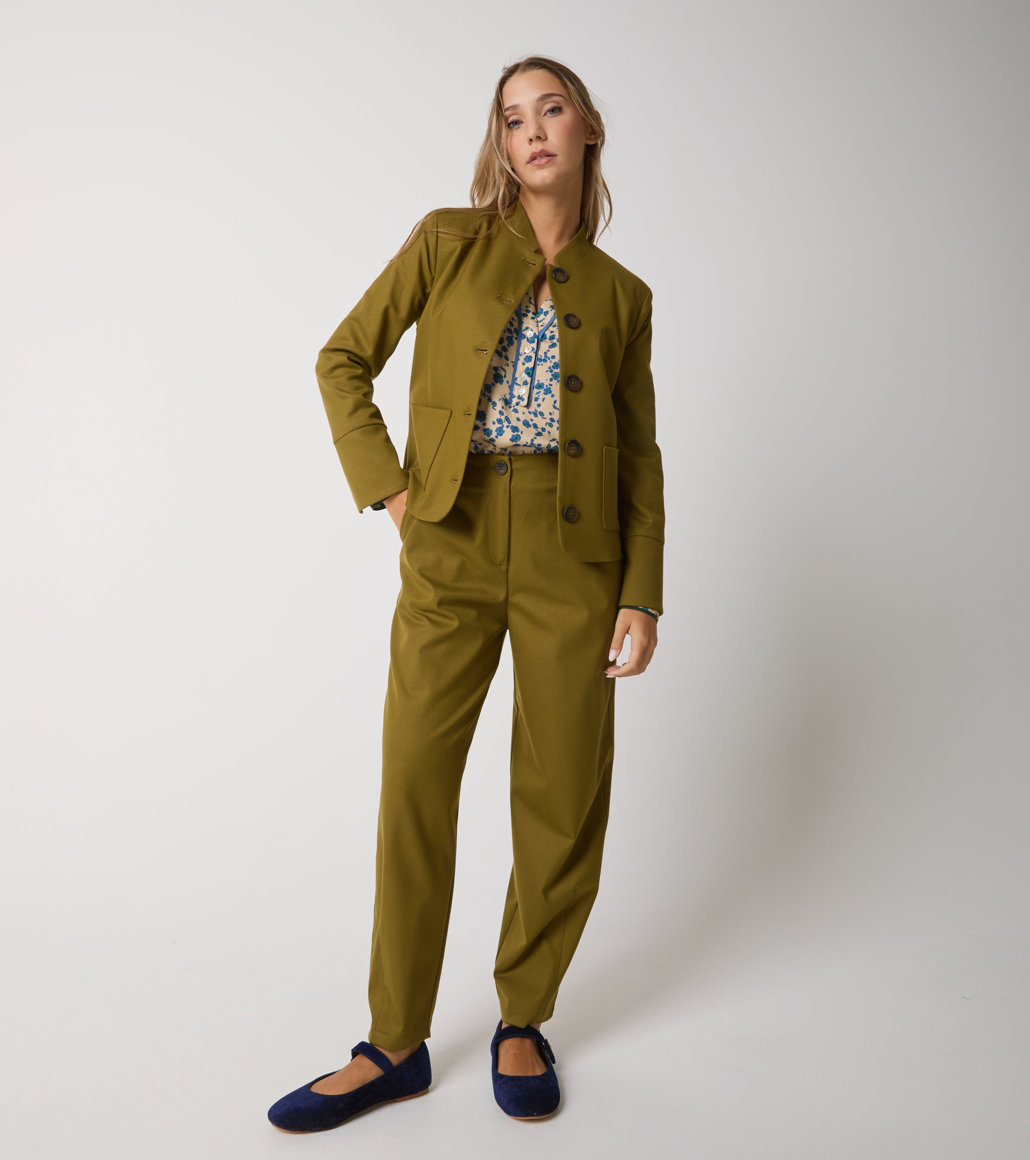 Pantaloni cropped stretch con tasche