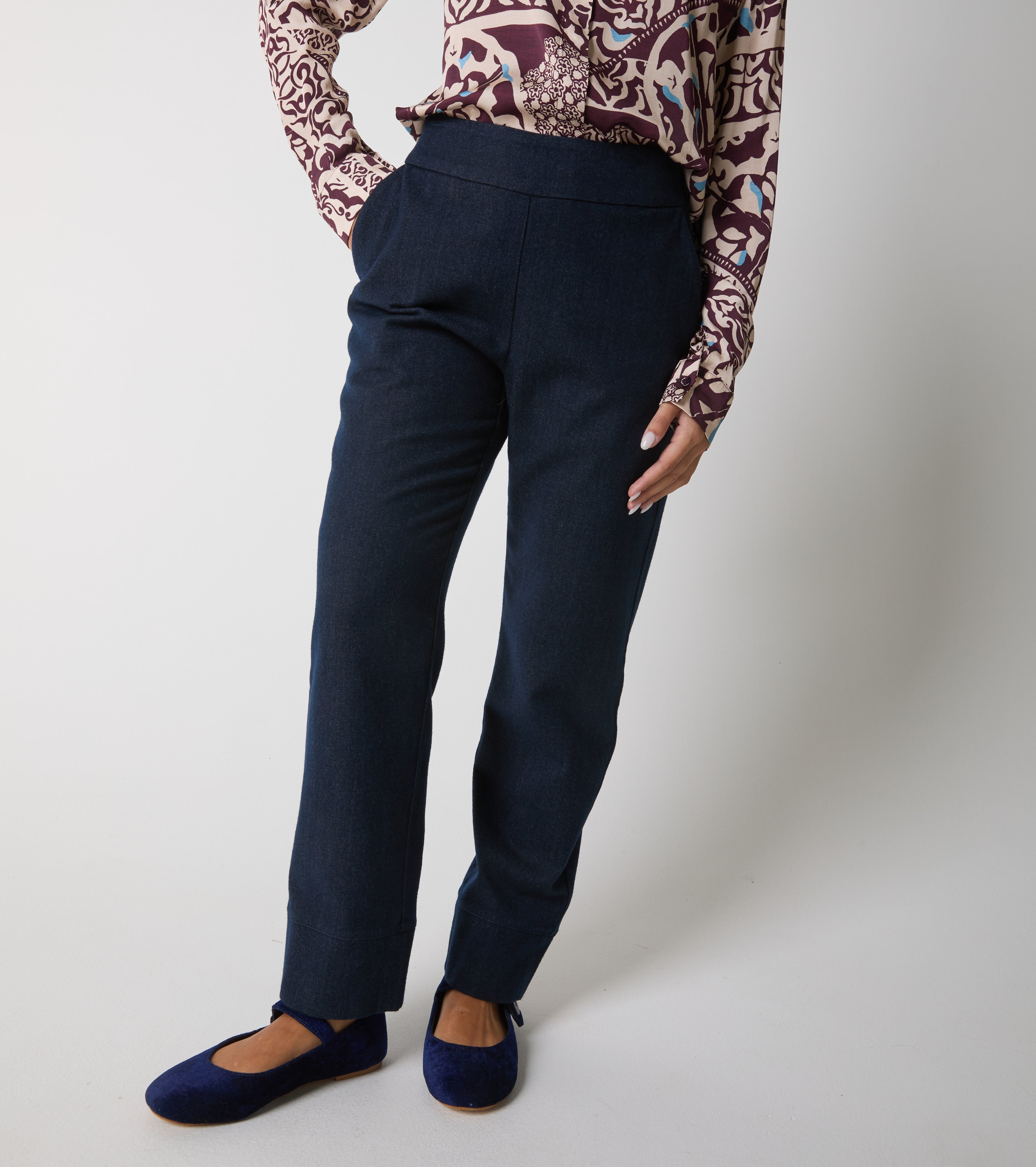 Cropped trousers in cotton and wool