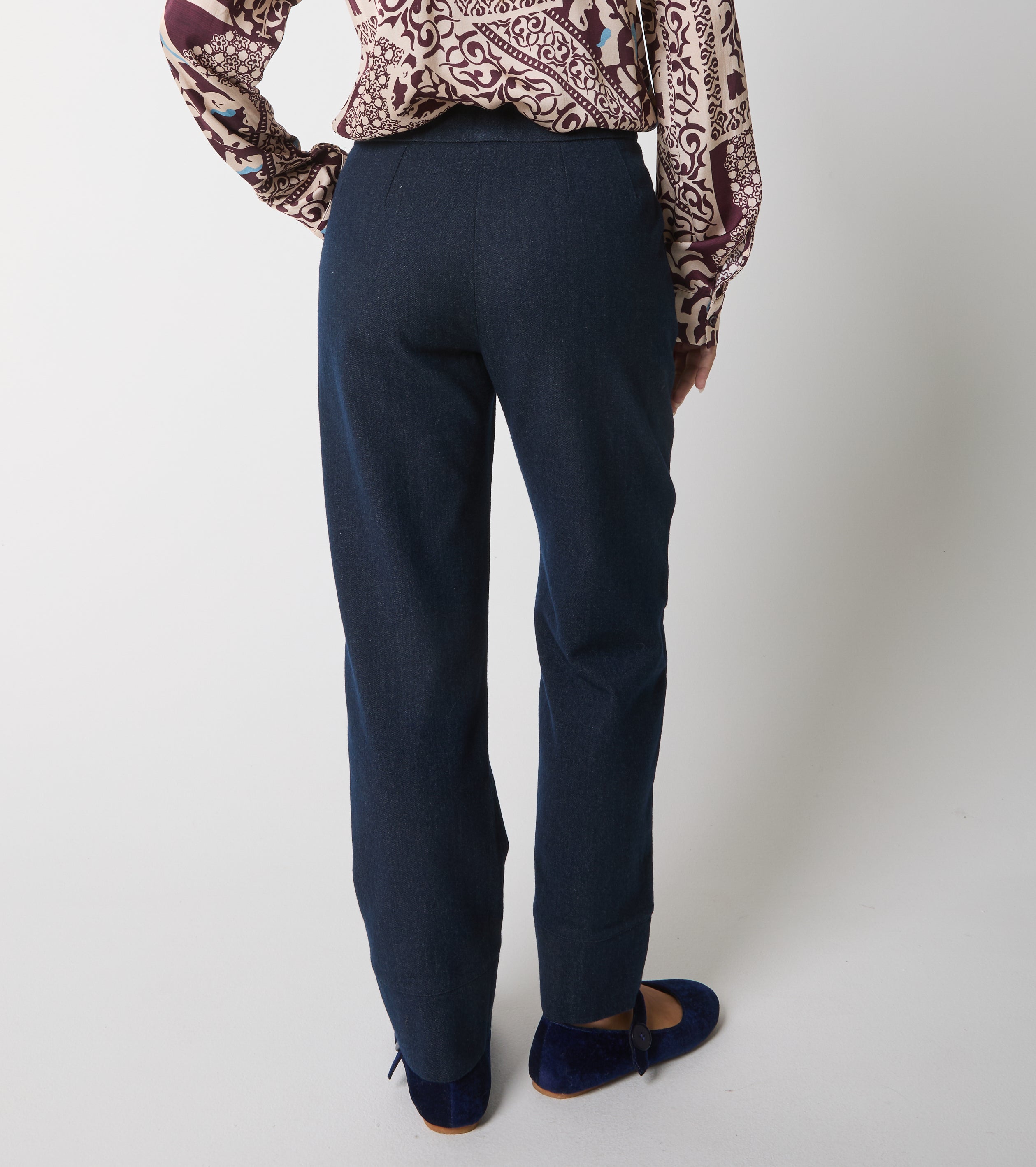 Cropped trousers in cotton and wool