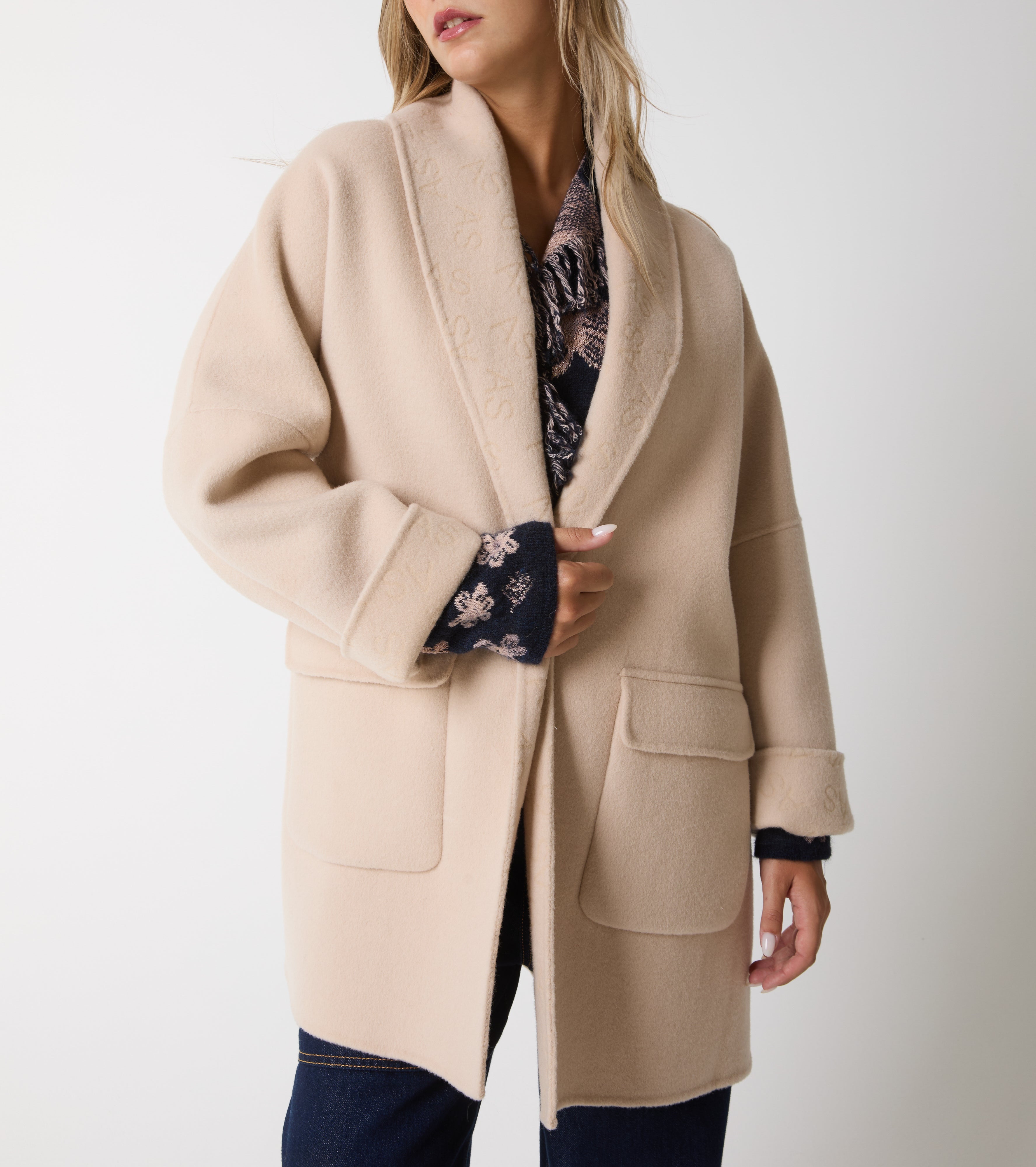 Wool coat with lapels