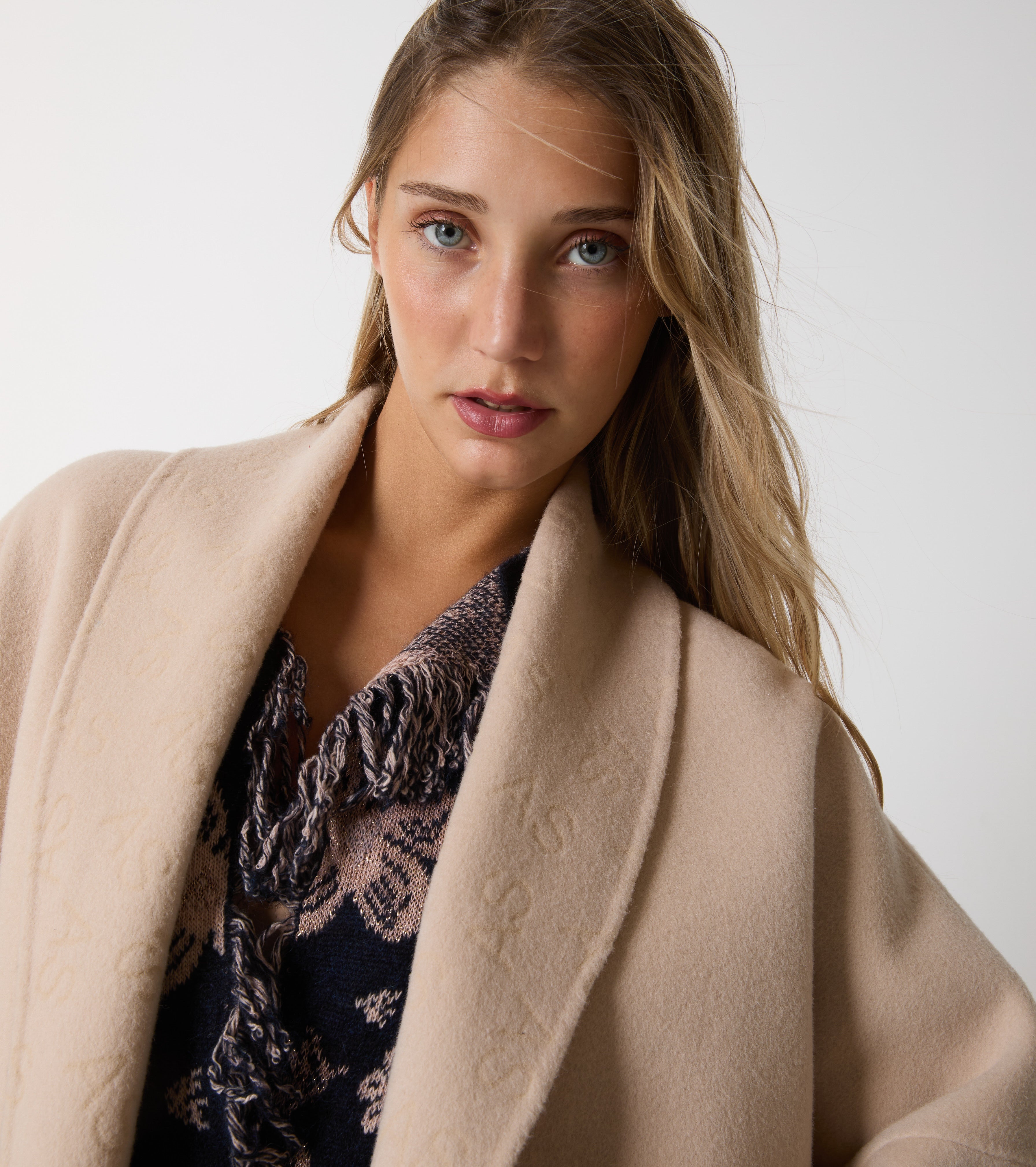 Wool coat with lapels