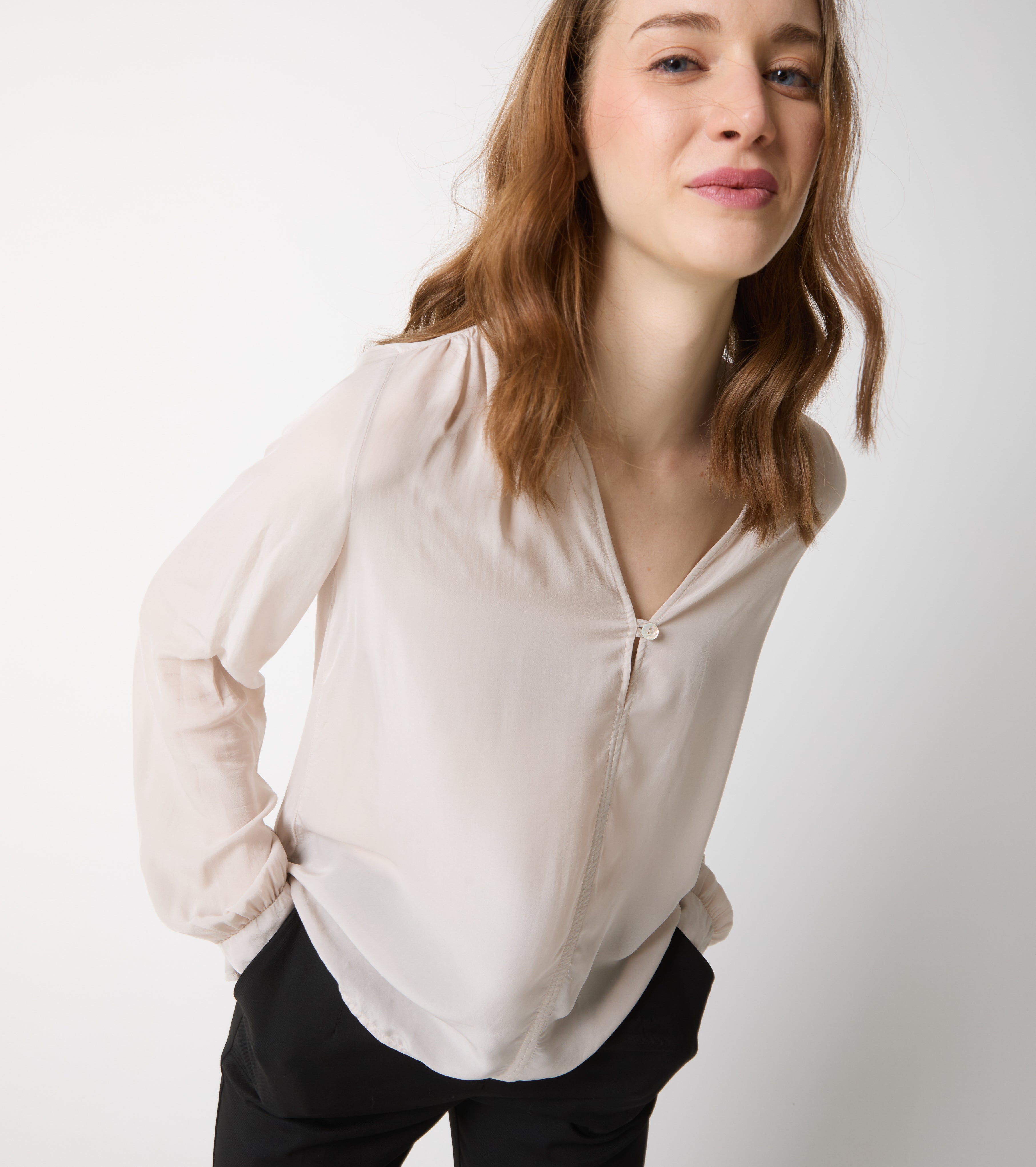 Bluse med V-hals