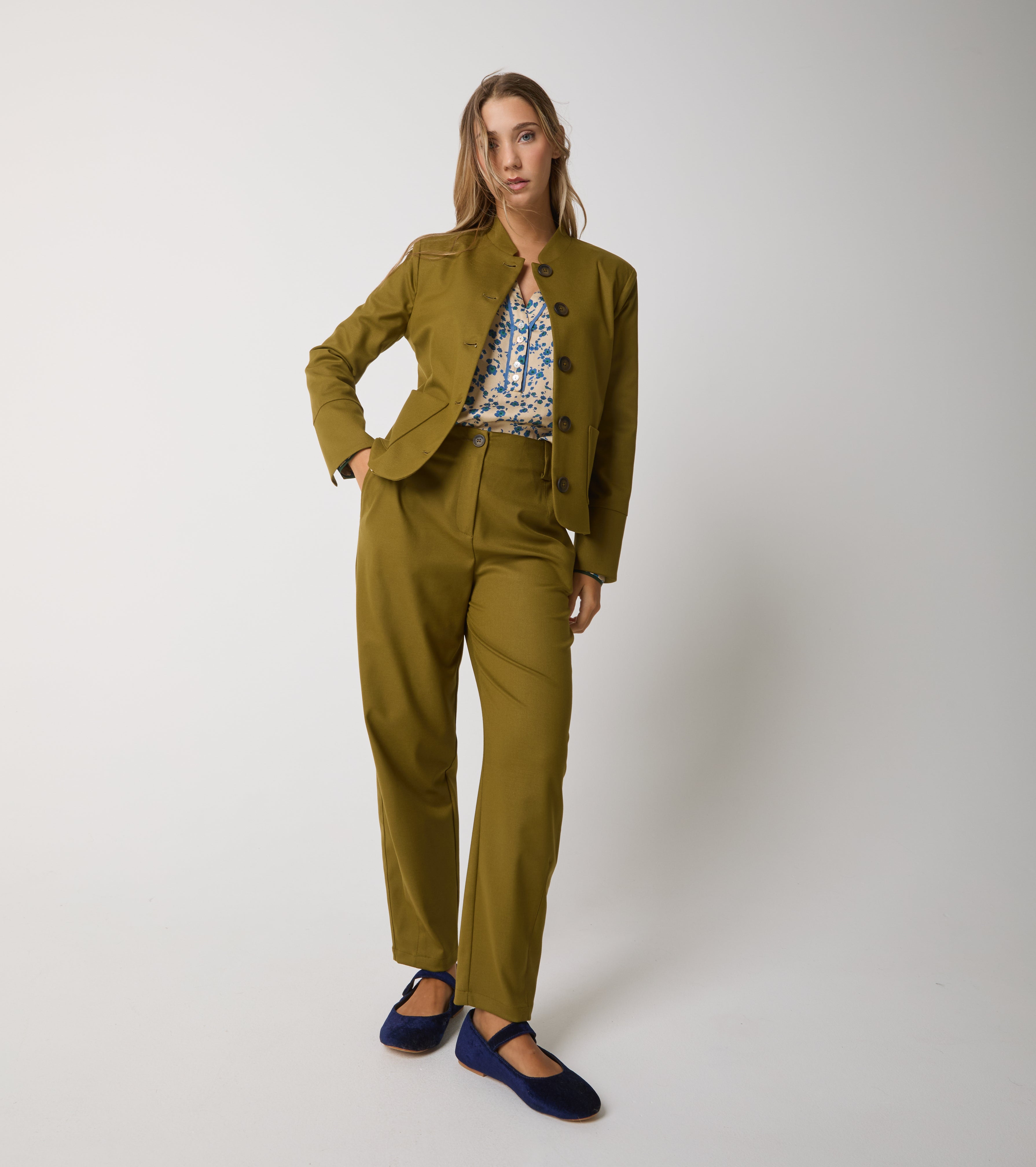 Bluse med print og V-hals