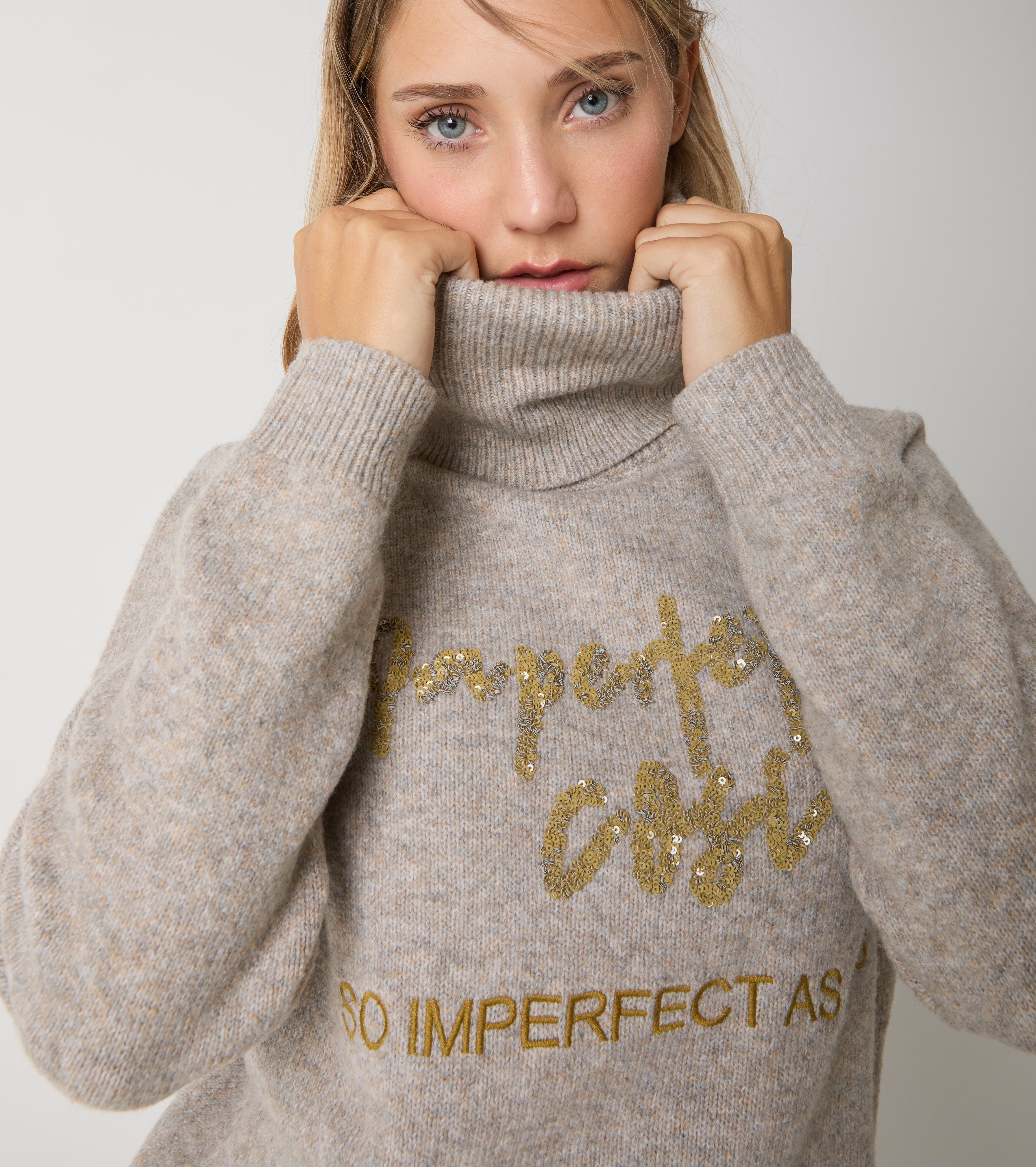 Wool turtleneck with lettering