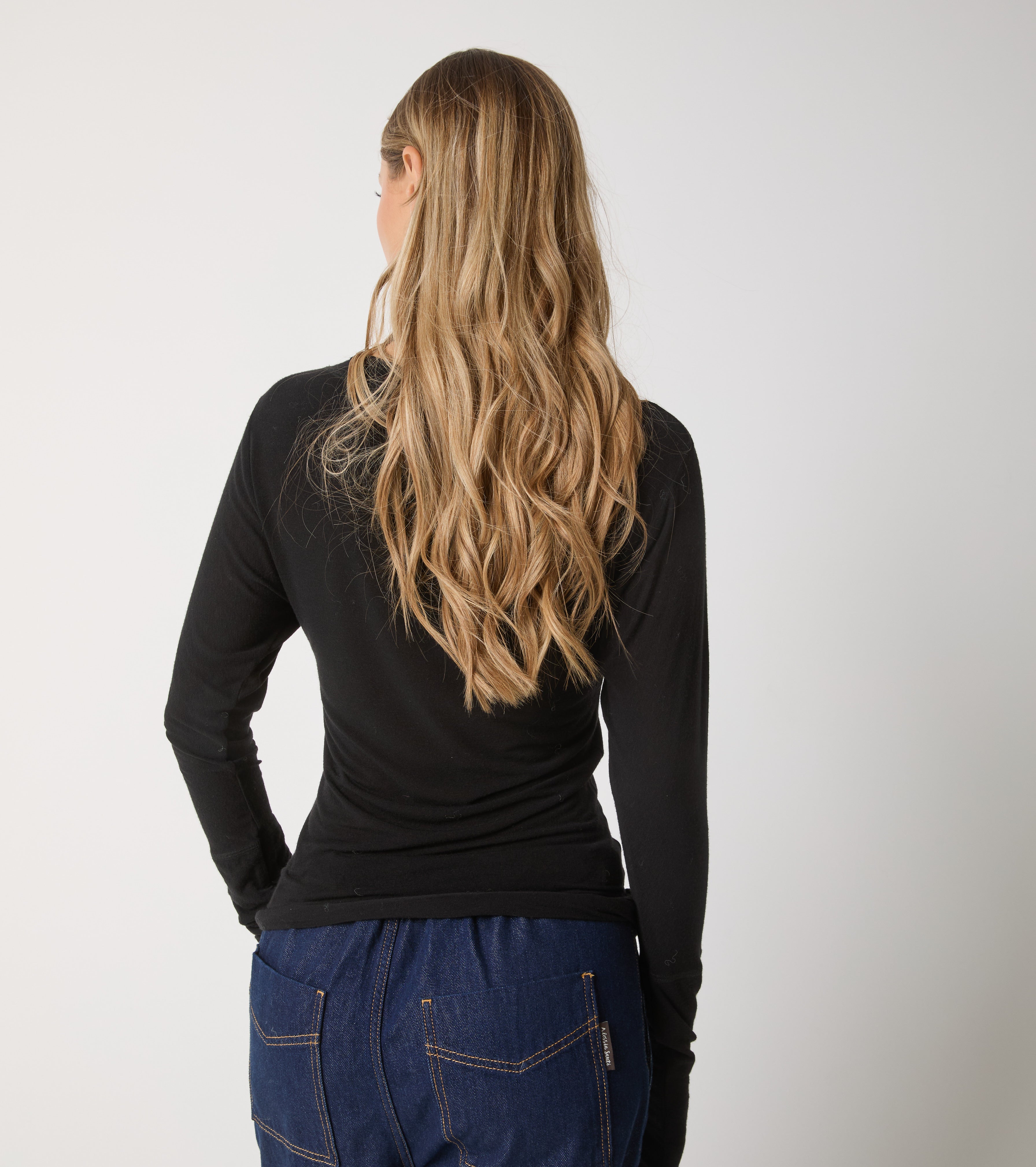 T-shirt in cashmere con maniche lunghe