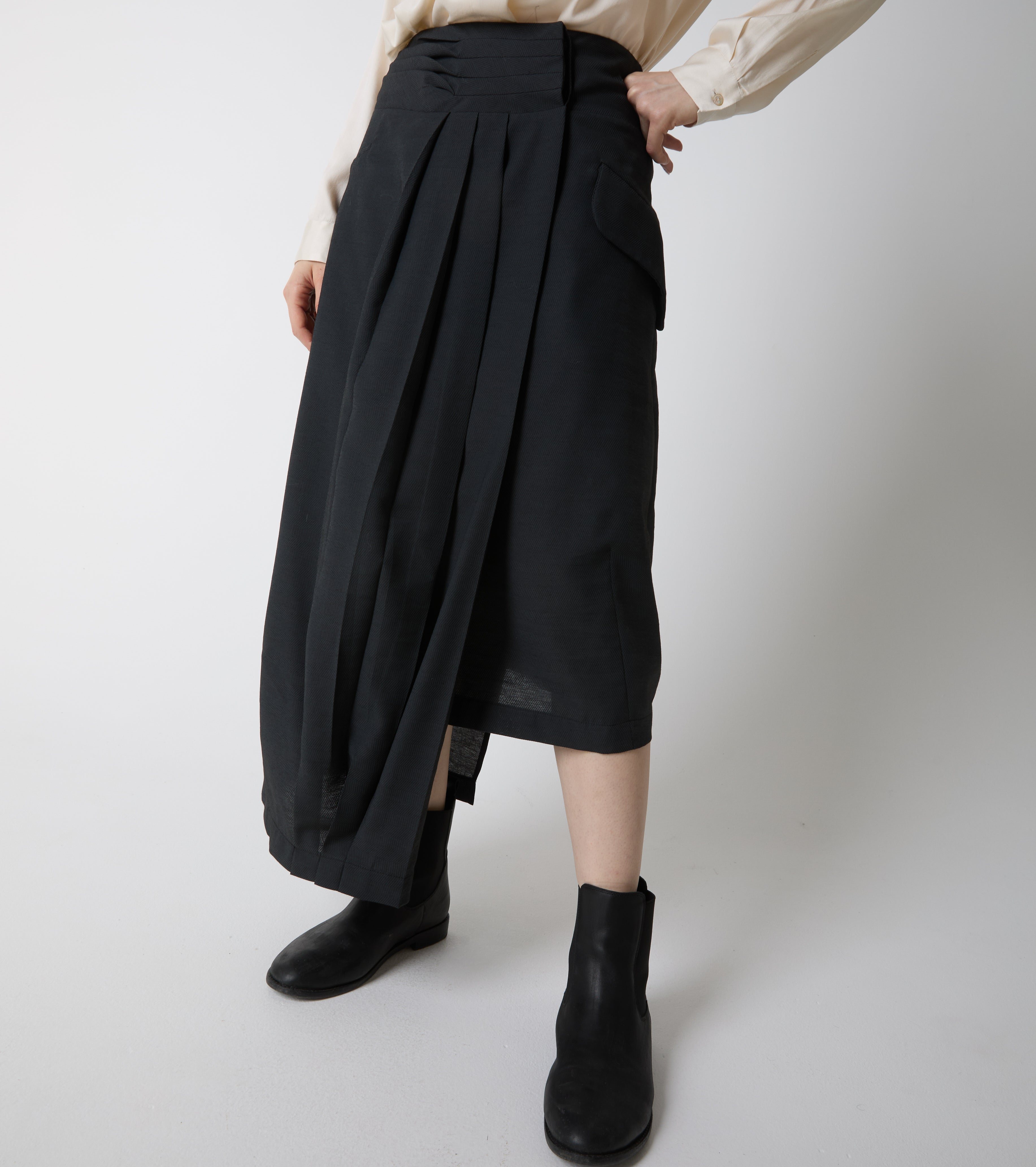 Long asymmetrical skirt with pleats