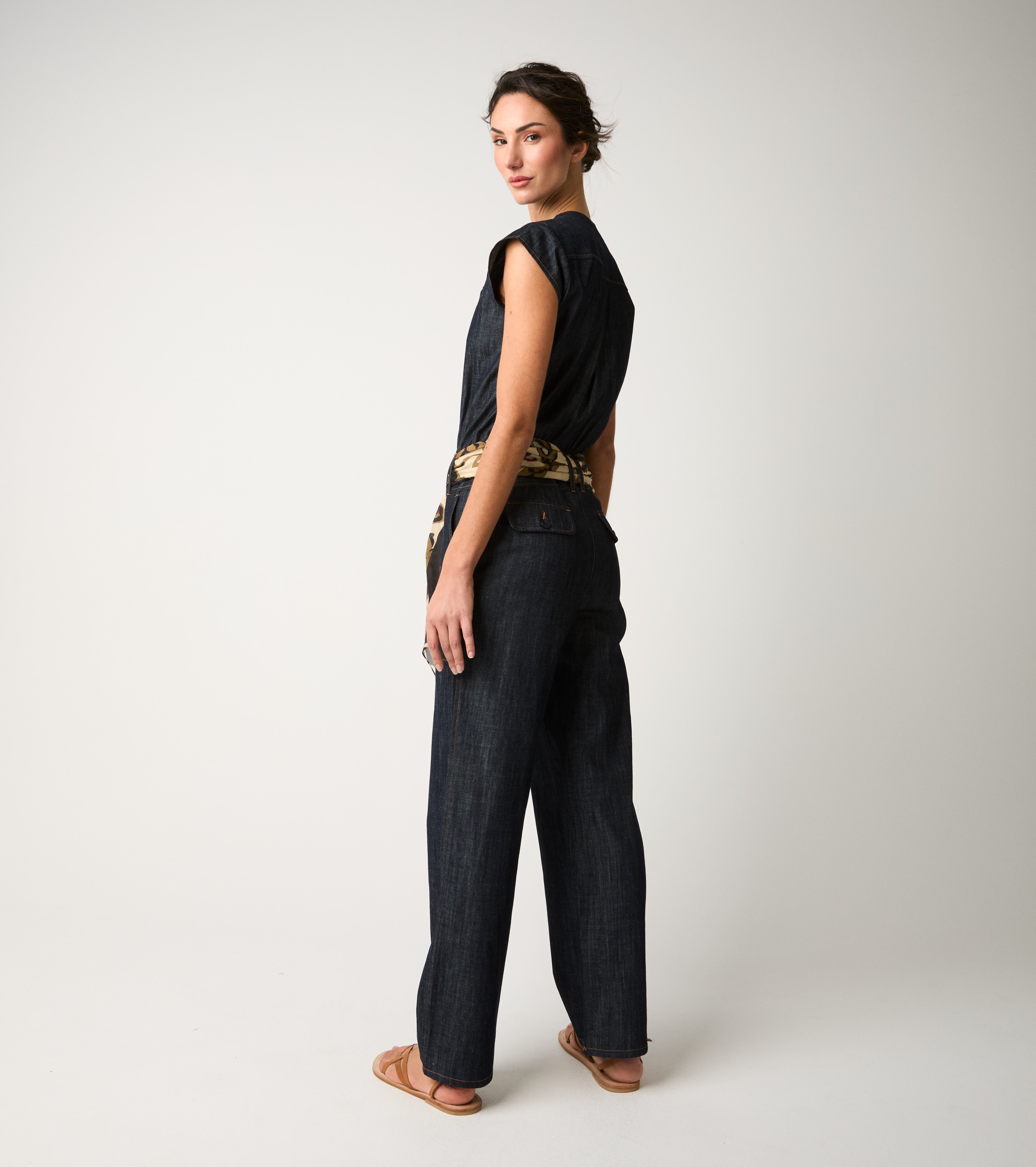Tuta da donna in denim con bottoni unico