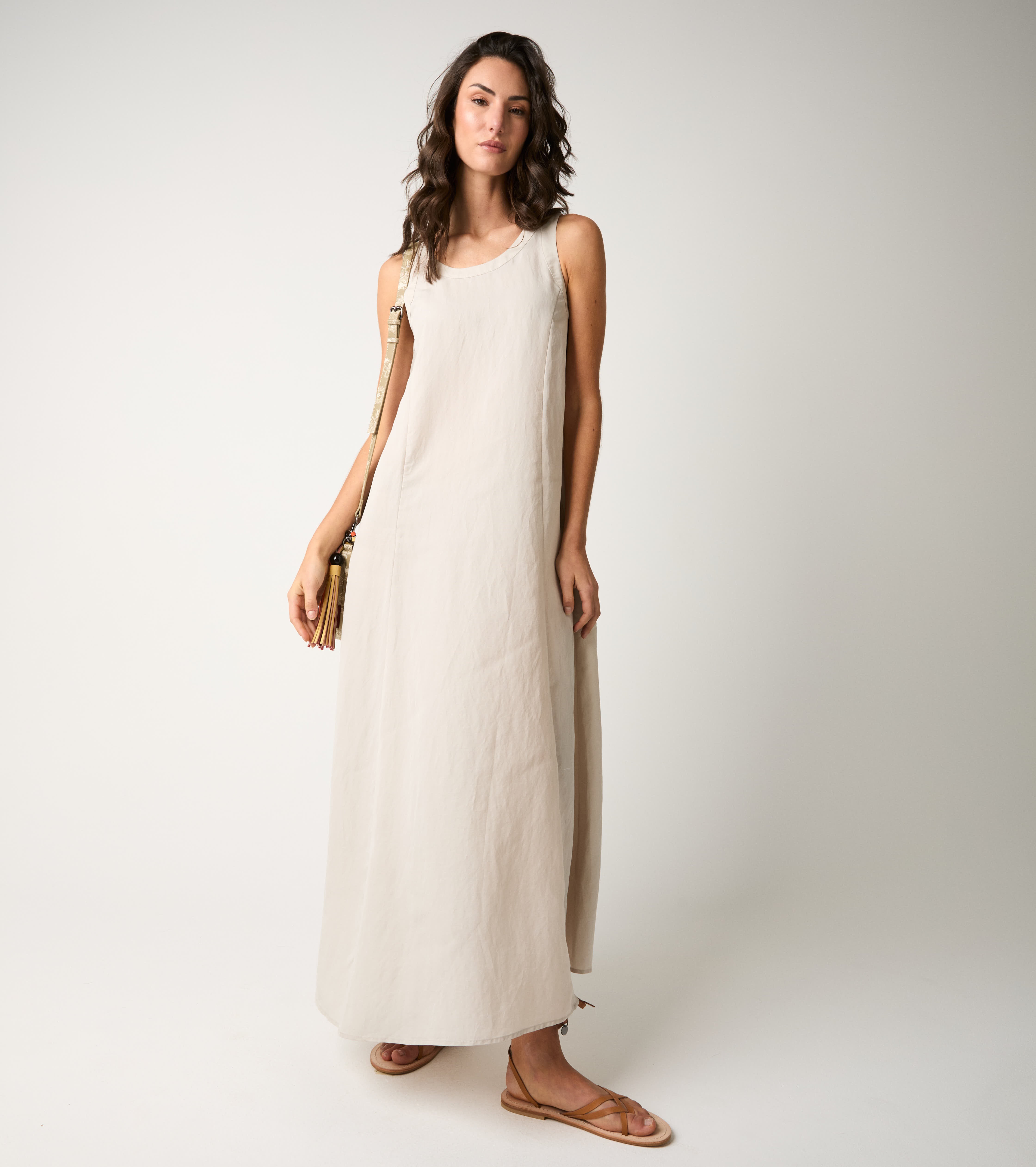 Long dress with shoulder straps
