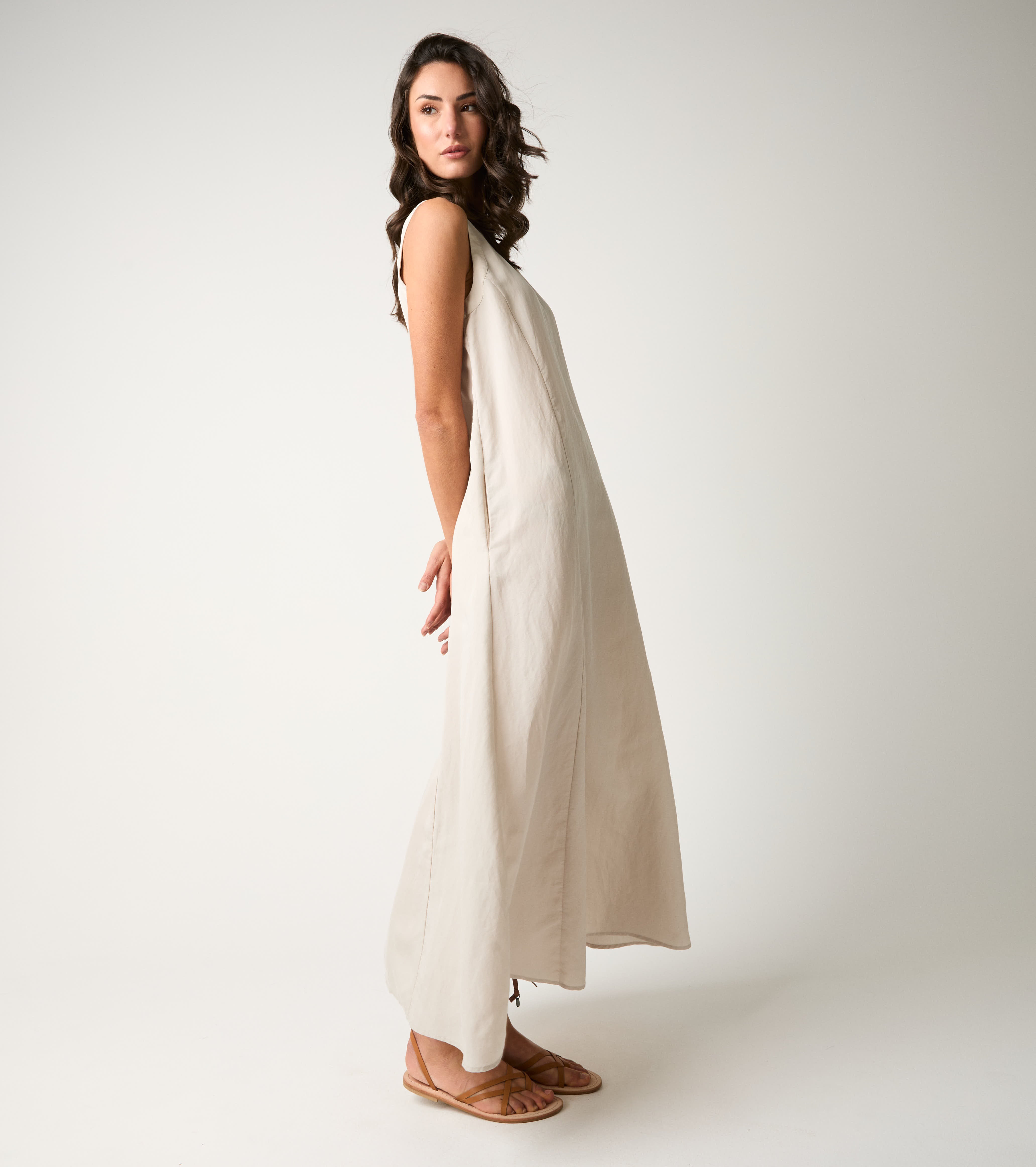 Long dress with shoulder straps