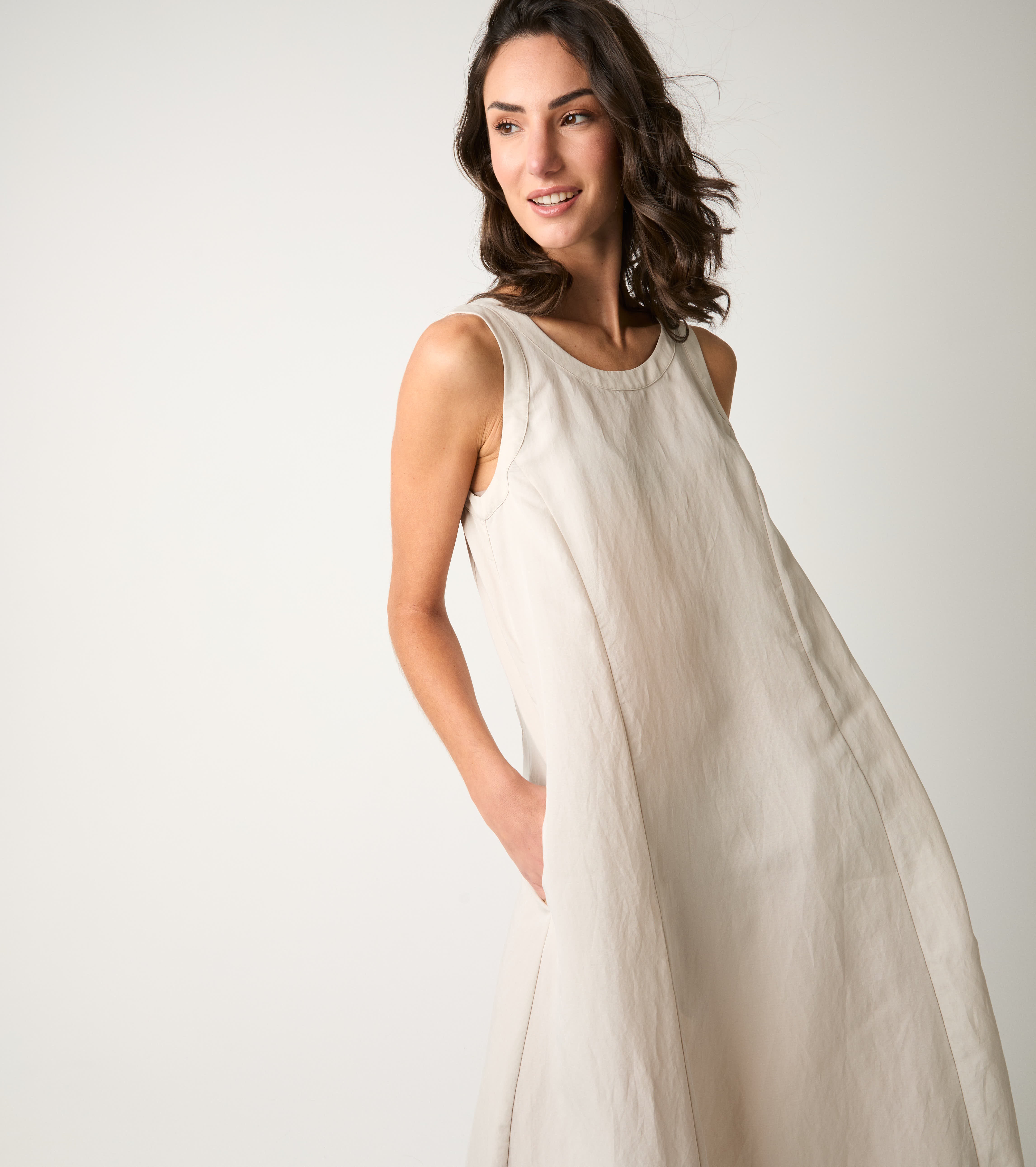 Long dress with shoulder straps