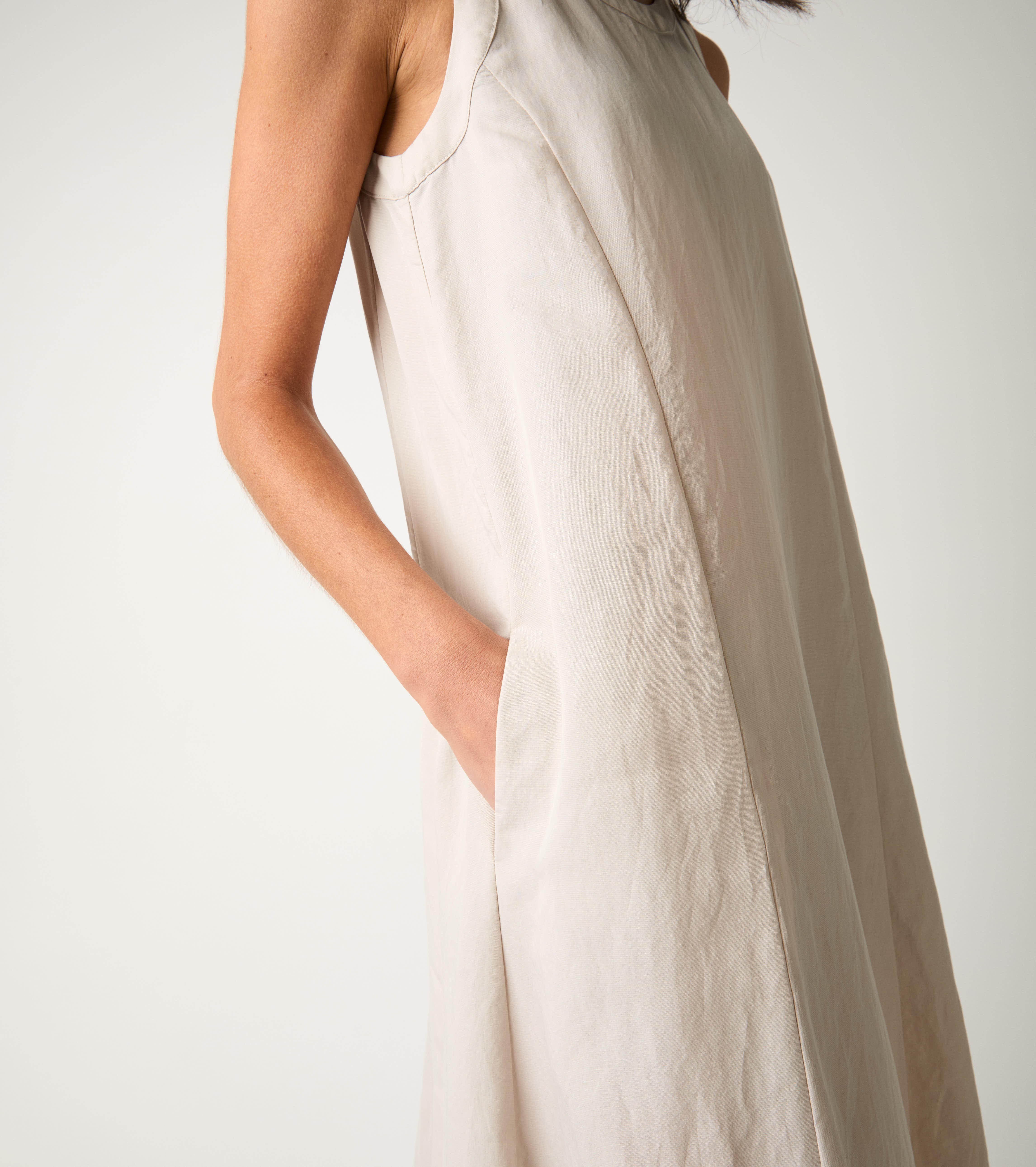 Long dress with shoulder straps