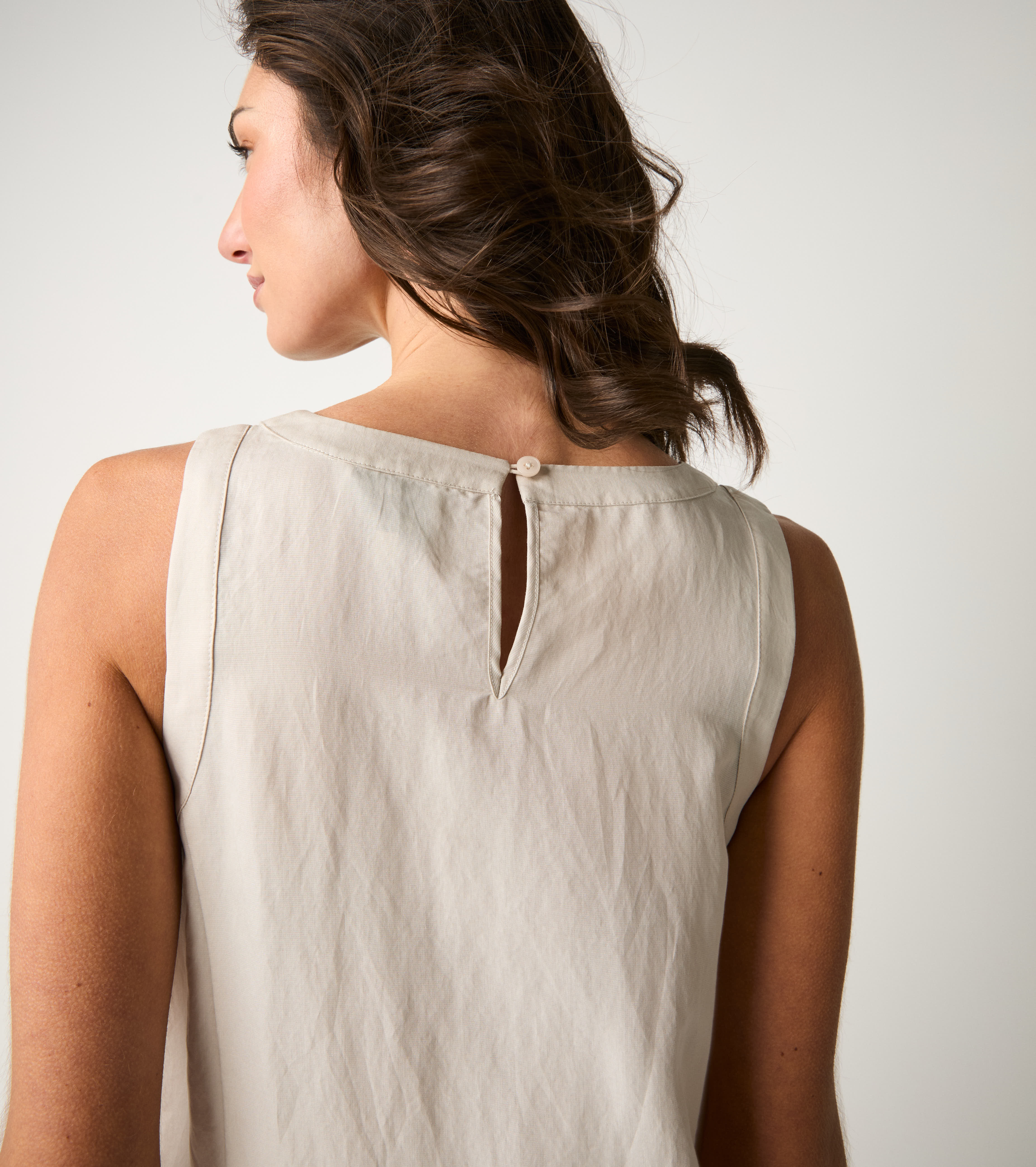 Long dress with shoulder straps