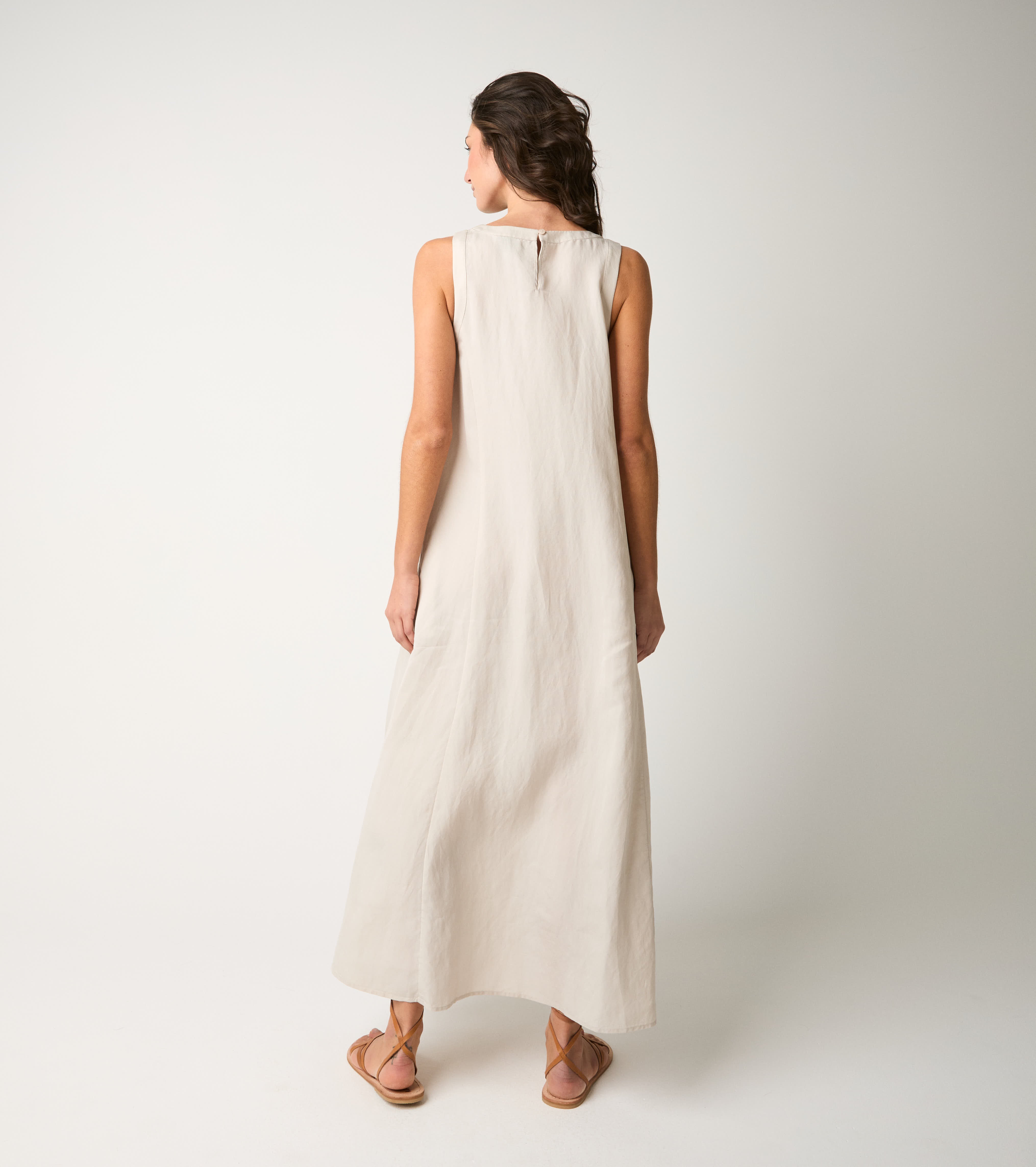 Long dress with shoulder straps