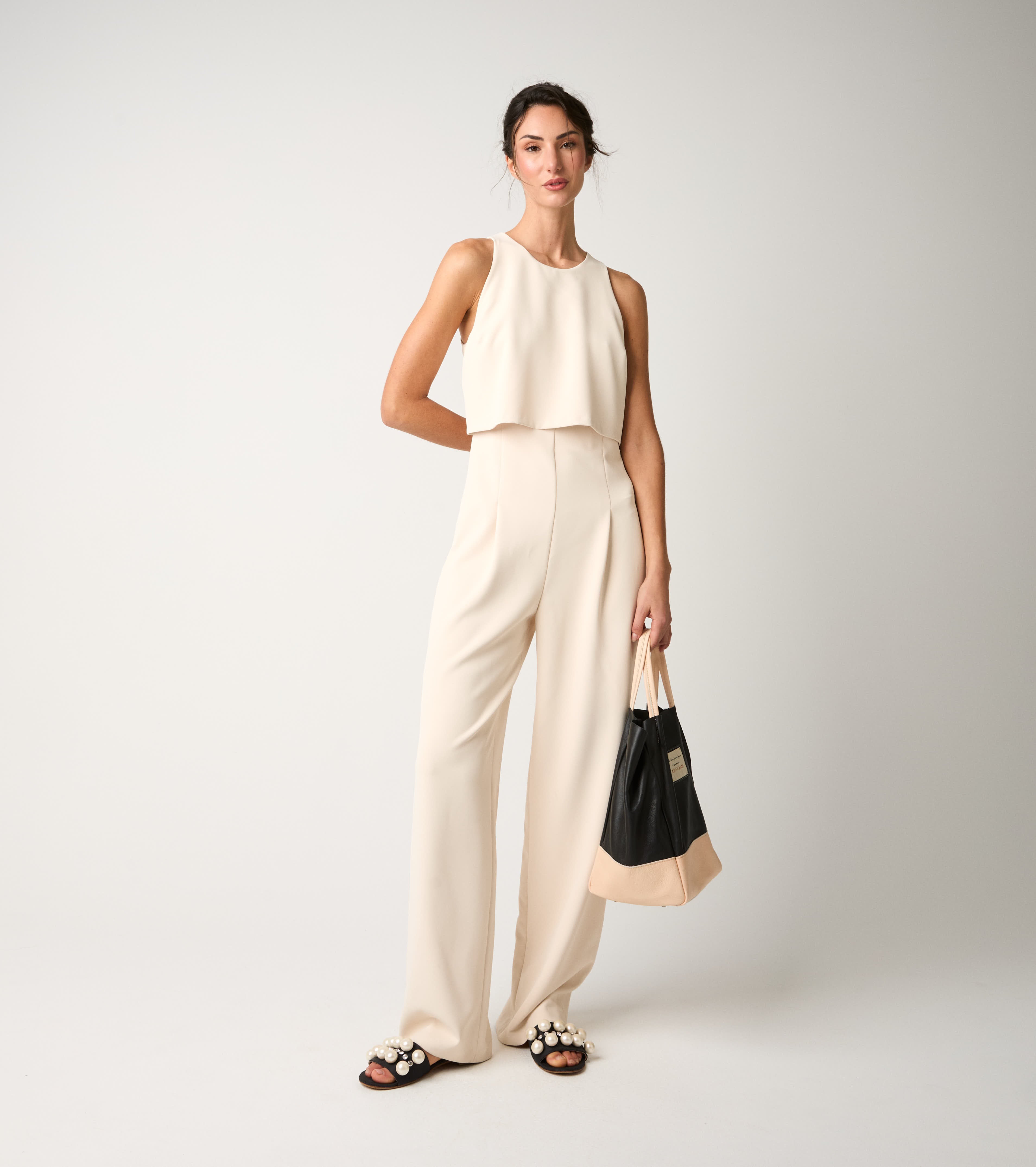 Tuta stretch con scollo rotondo champagne