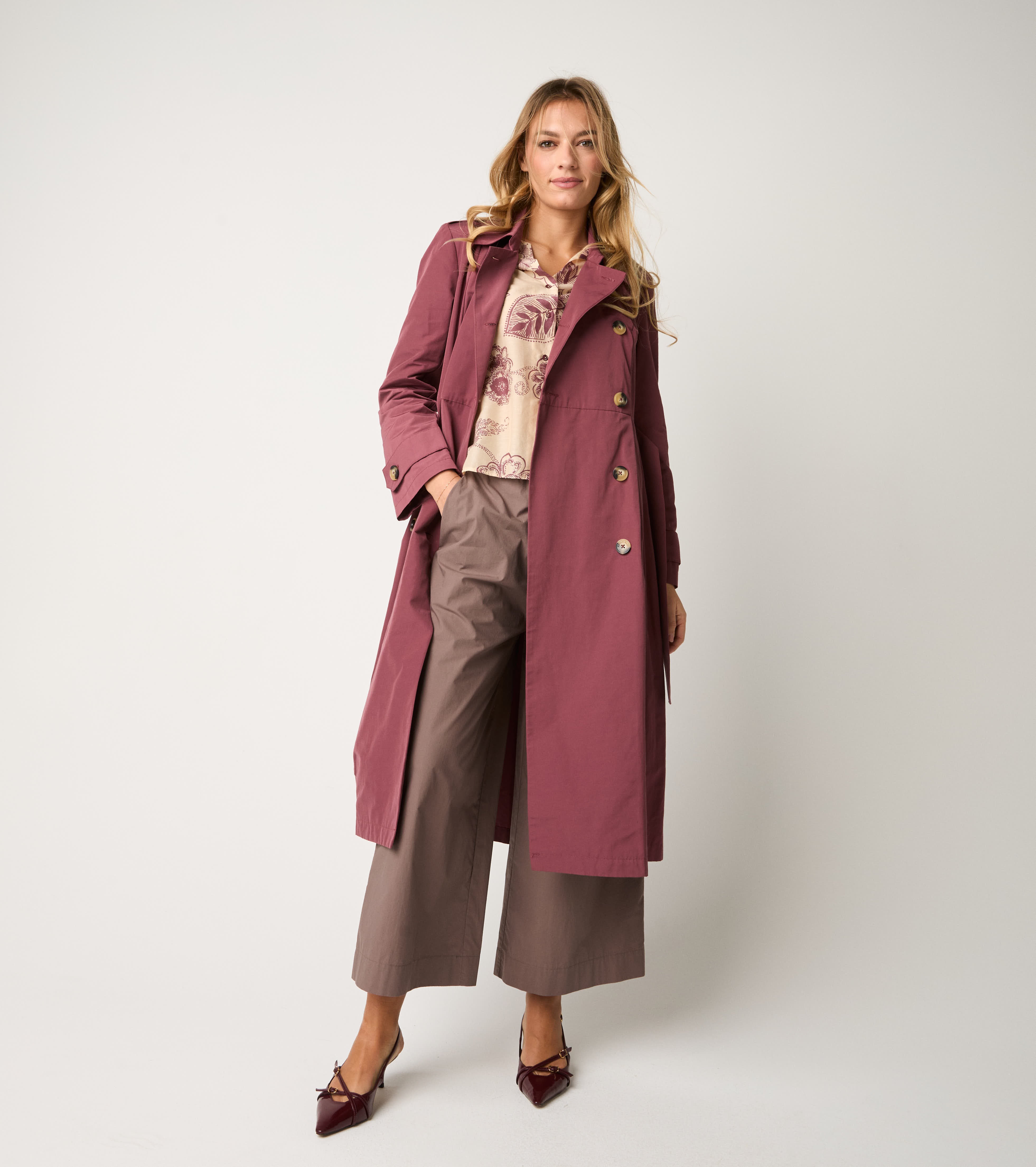 Drip-proof trench coat with marmalade belt