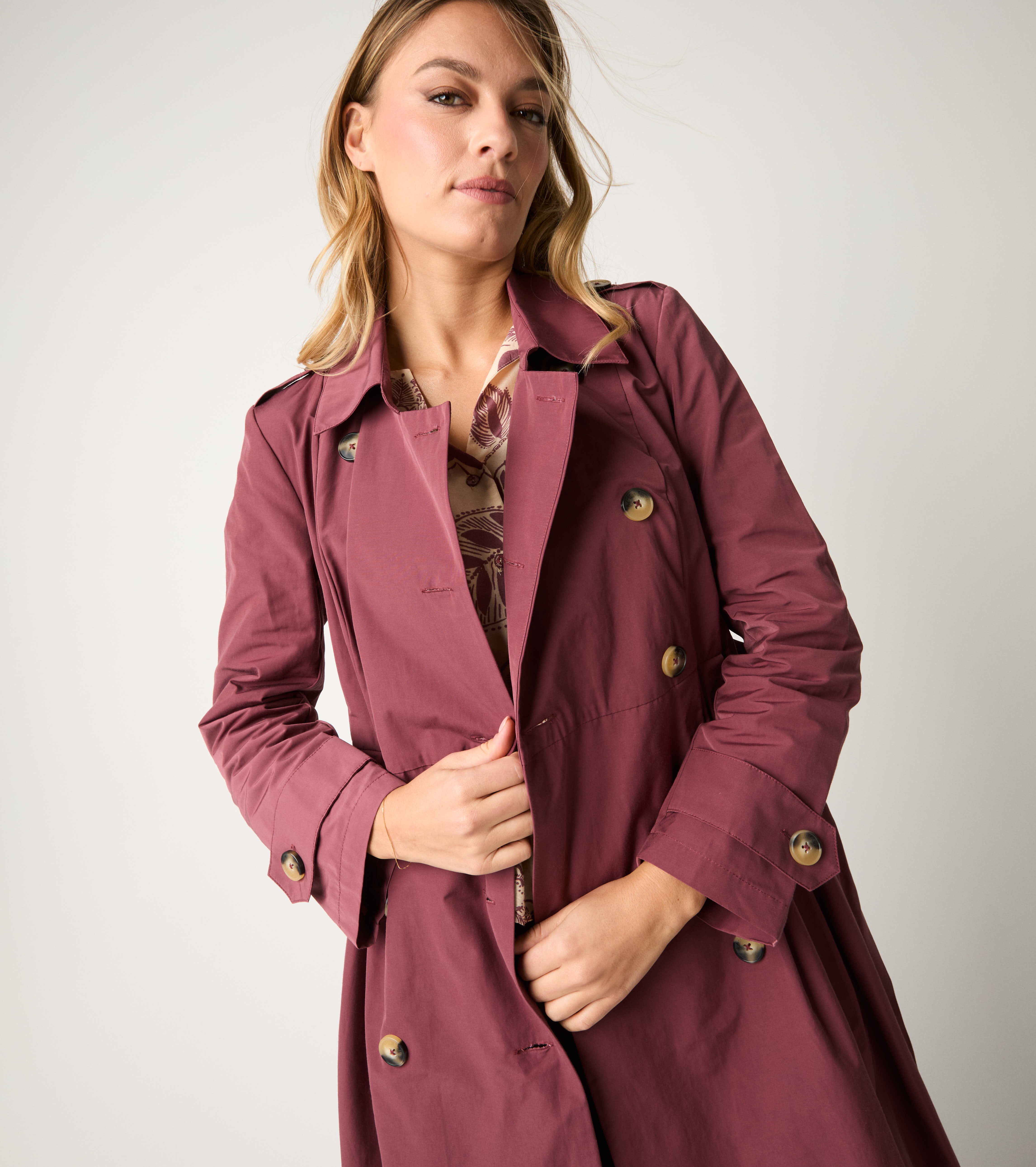 Drip-proof trench coat with marmalade belt