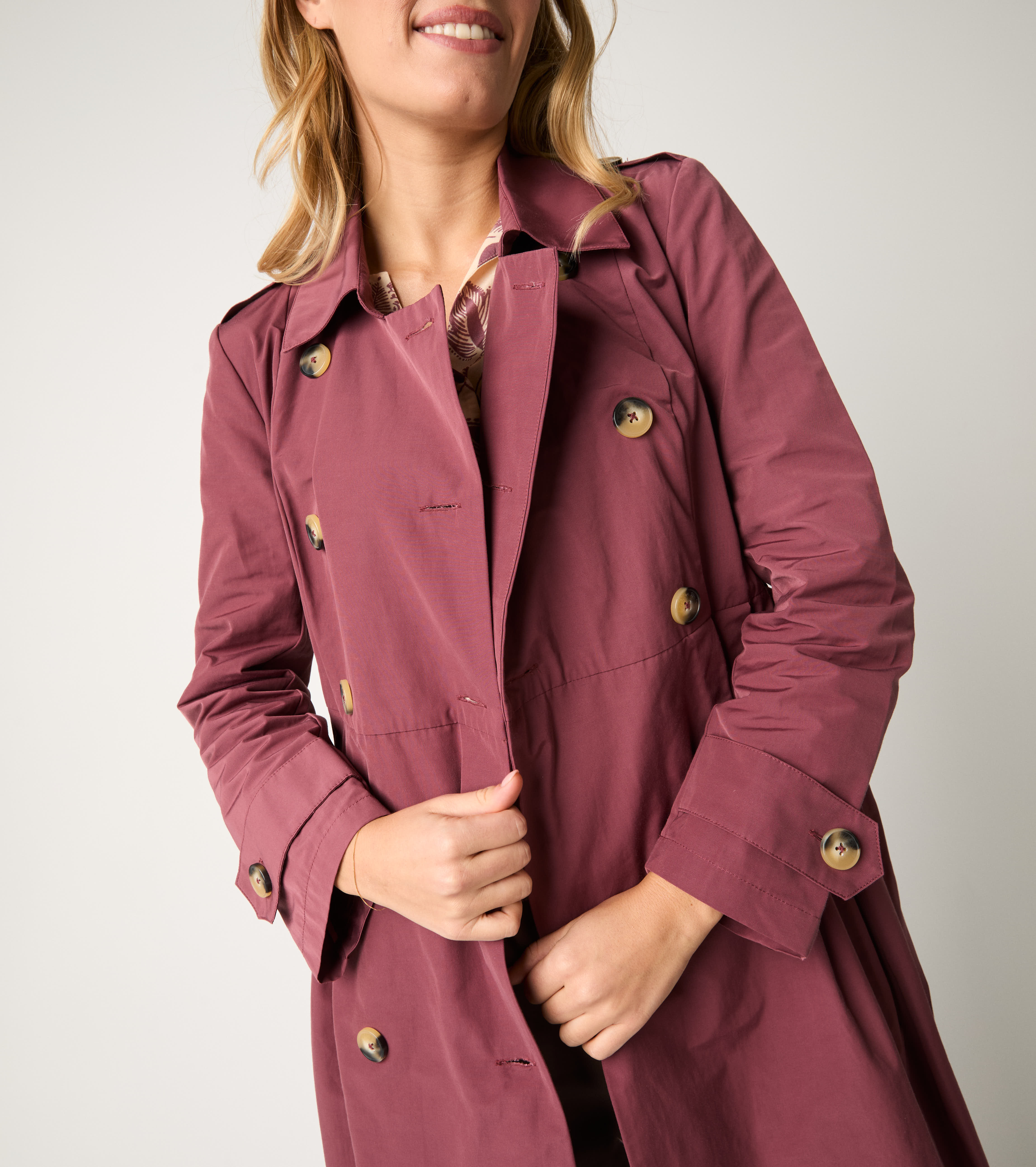 Drip-proof trench coat with marmalade belt
