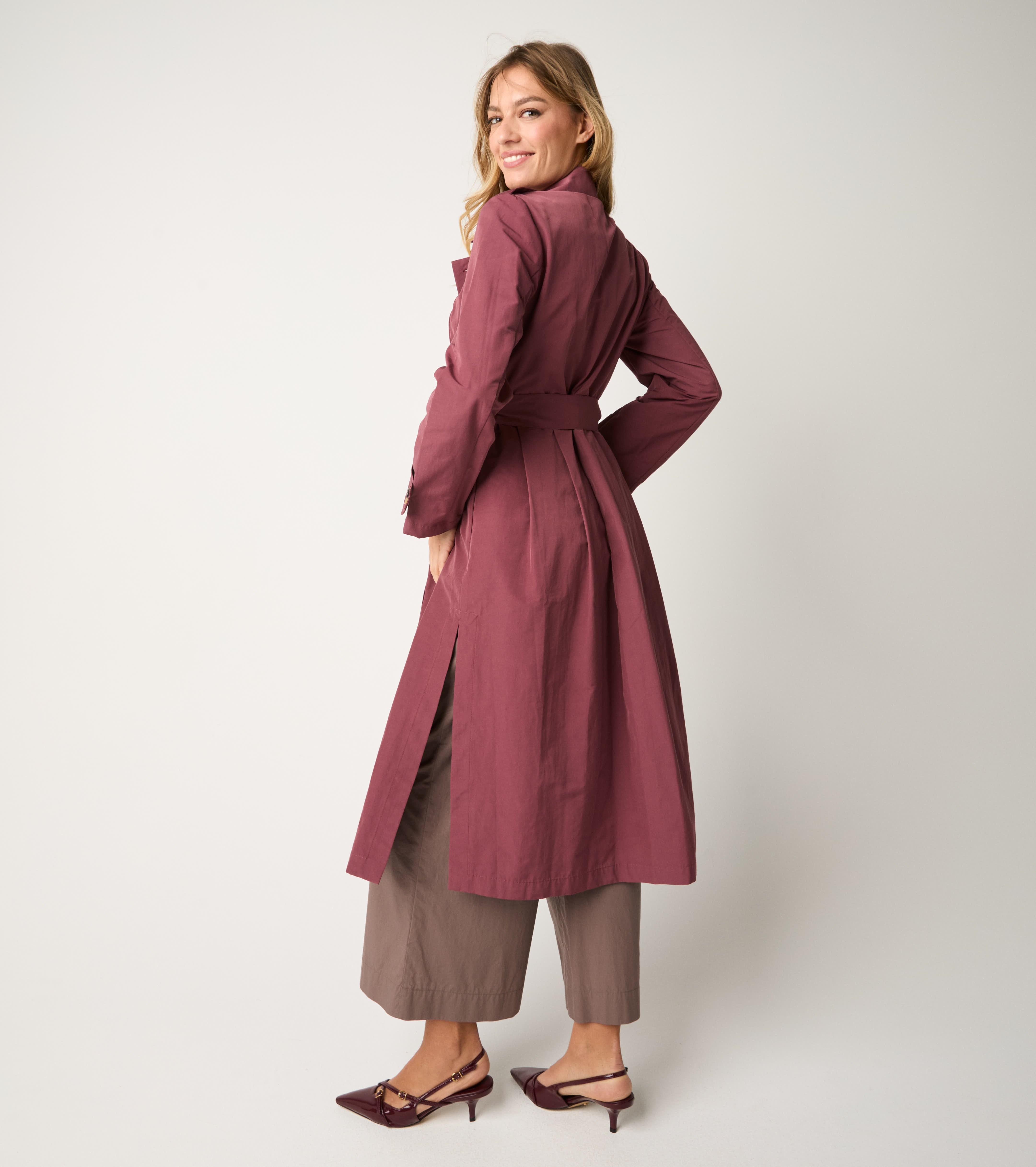Drip-proof trench coat with marmalade belt