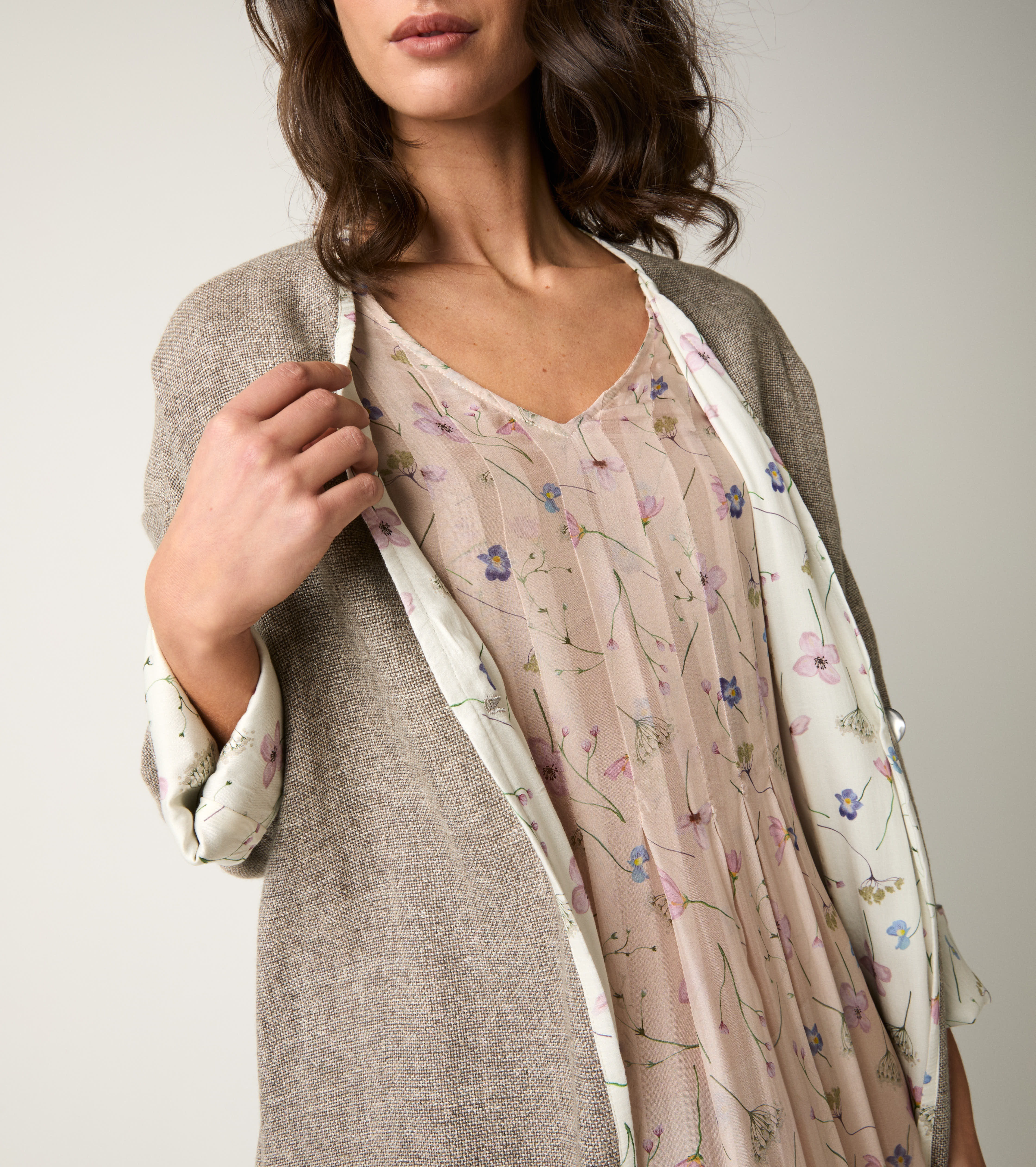 Cappotto in misto lino con scollo a V tortora