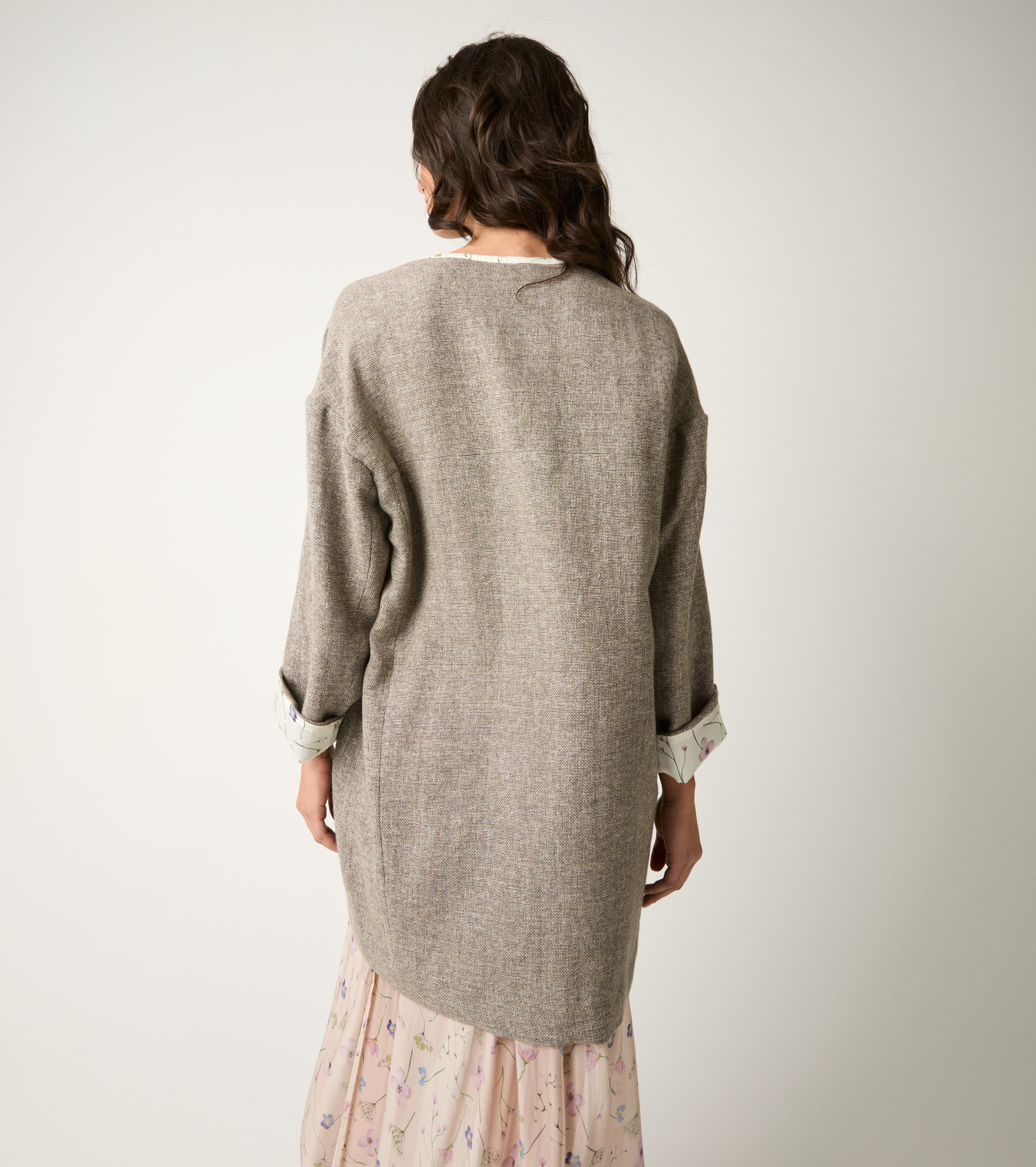 Cappotto in misto lino con scollo a V tortora