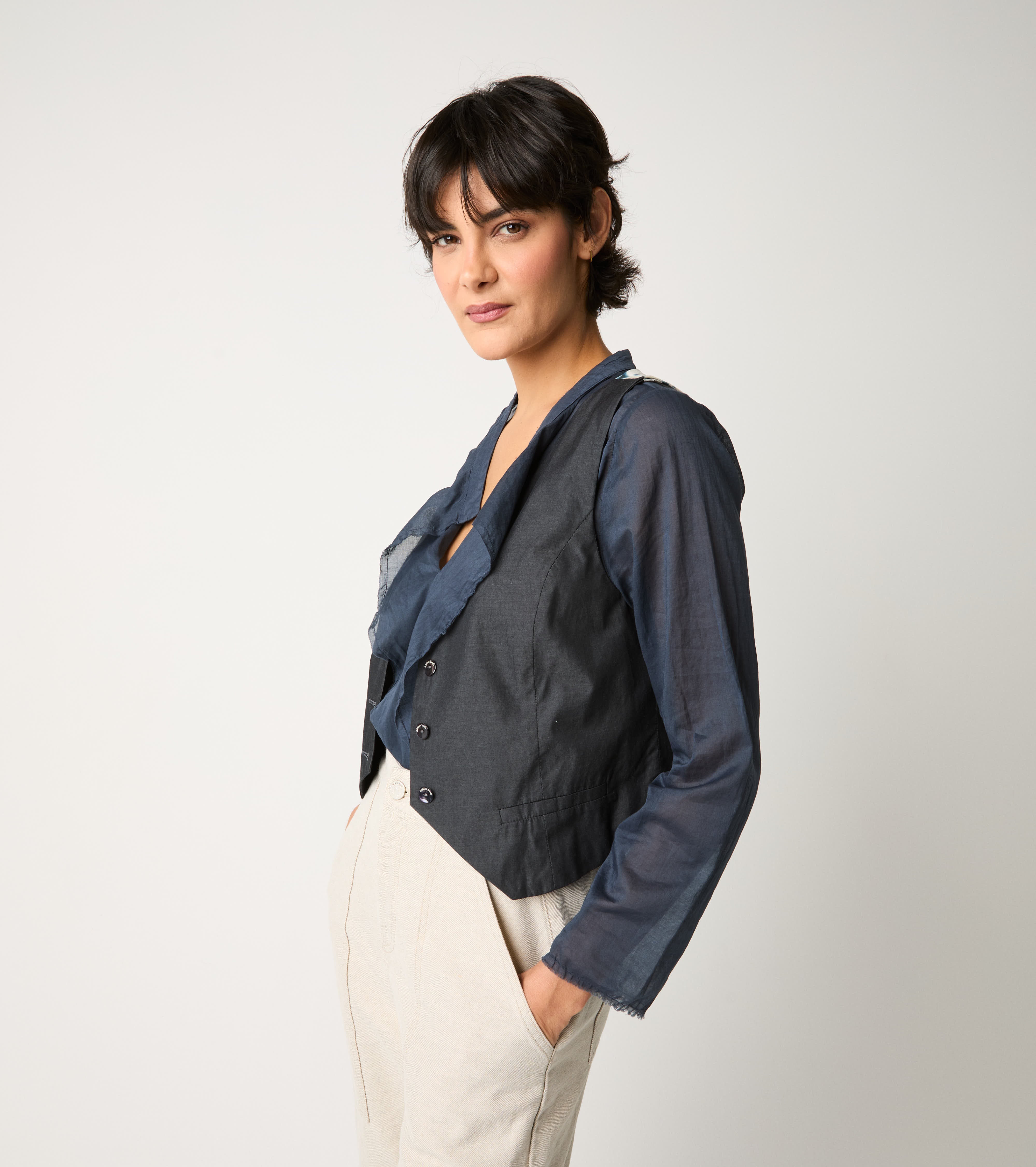 V-neck waistcoat with midnight pockets