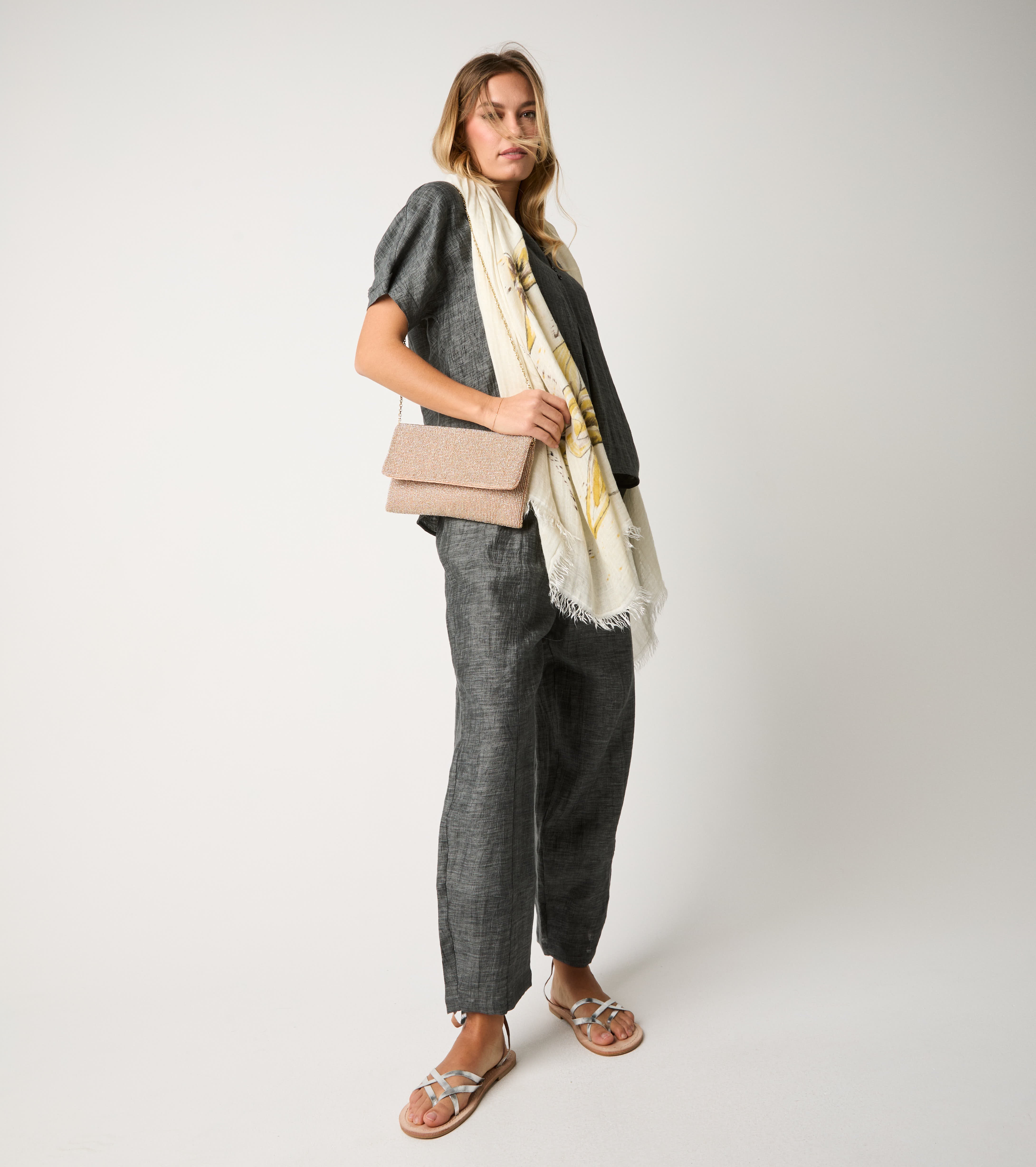 Blusa con maniche corte e bottoni asfalto