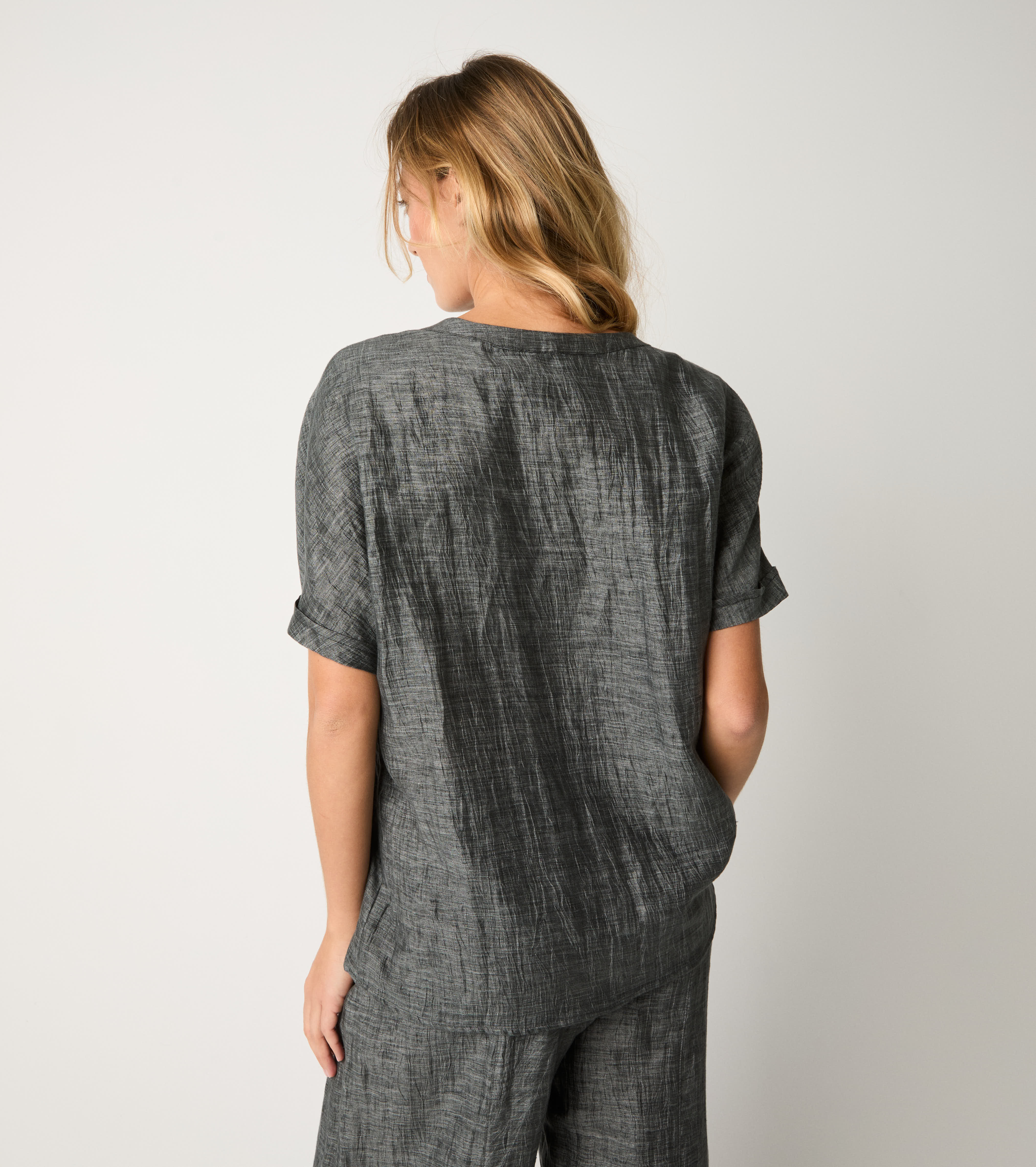 Blusa con maniche corte e bottoni asfalto