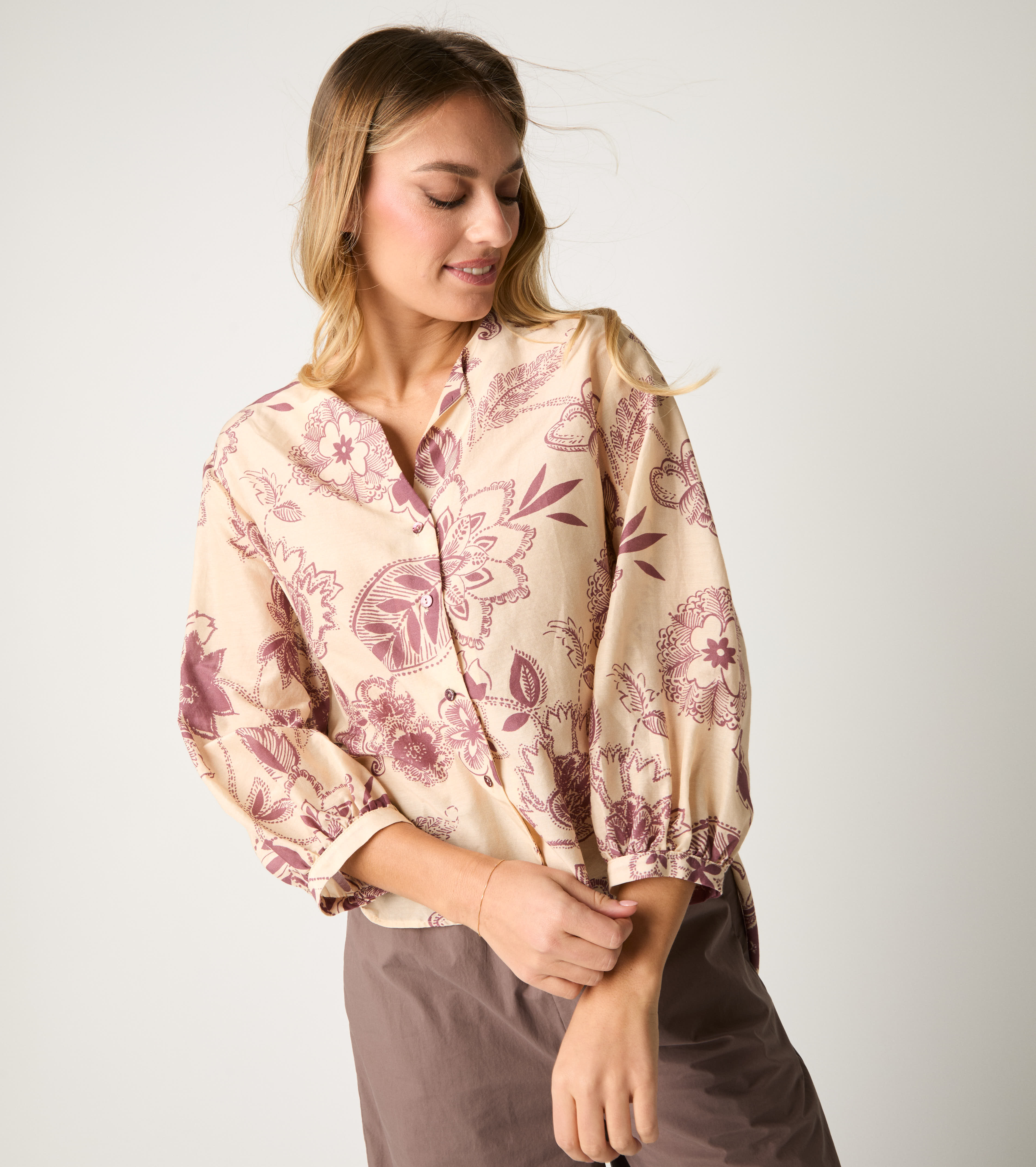 Shirt with wine floral paisley print
