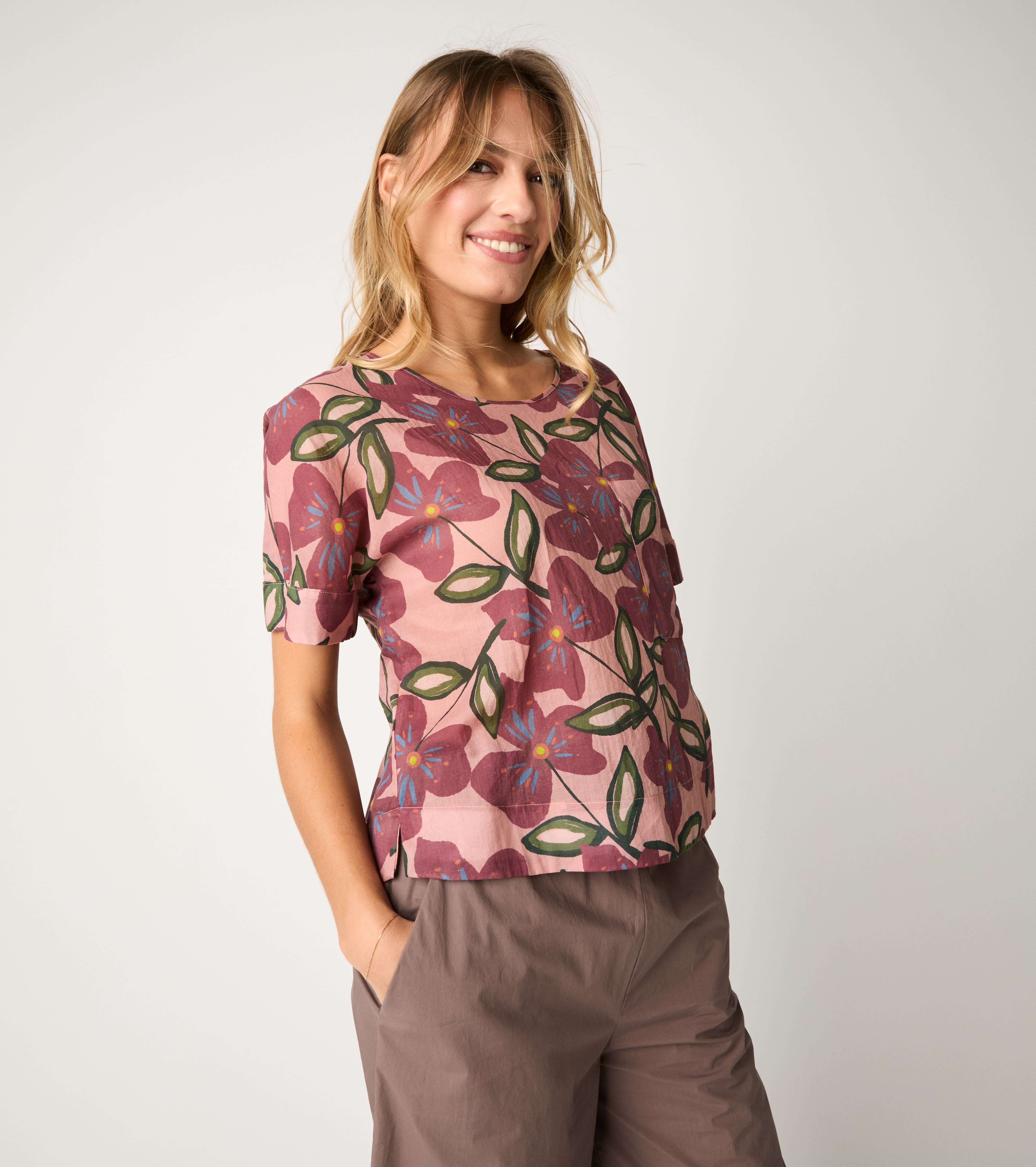 T-shirt with floral print flowers