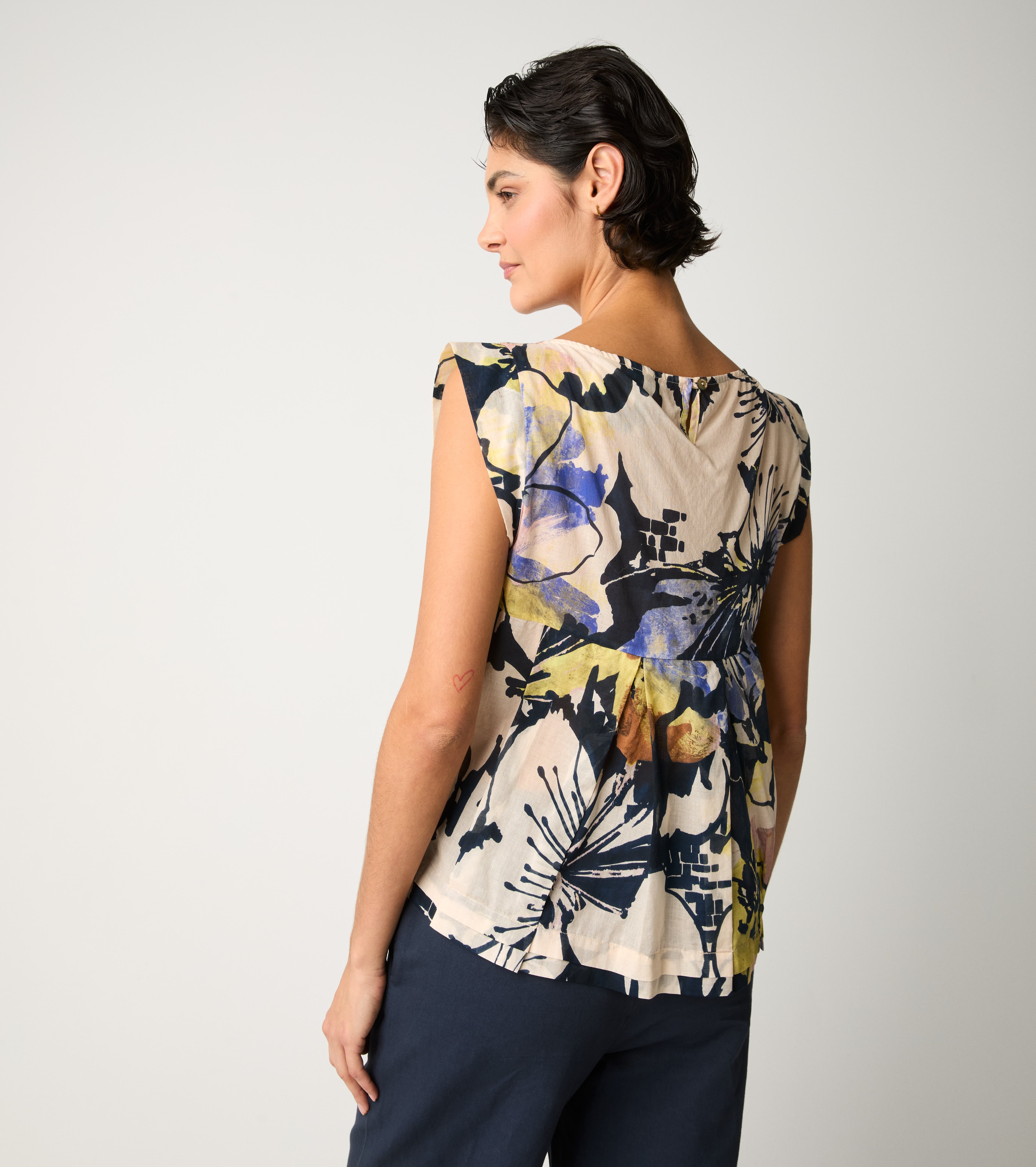 Floral boat neck top