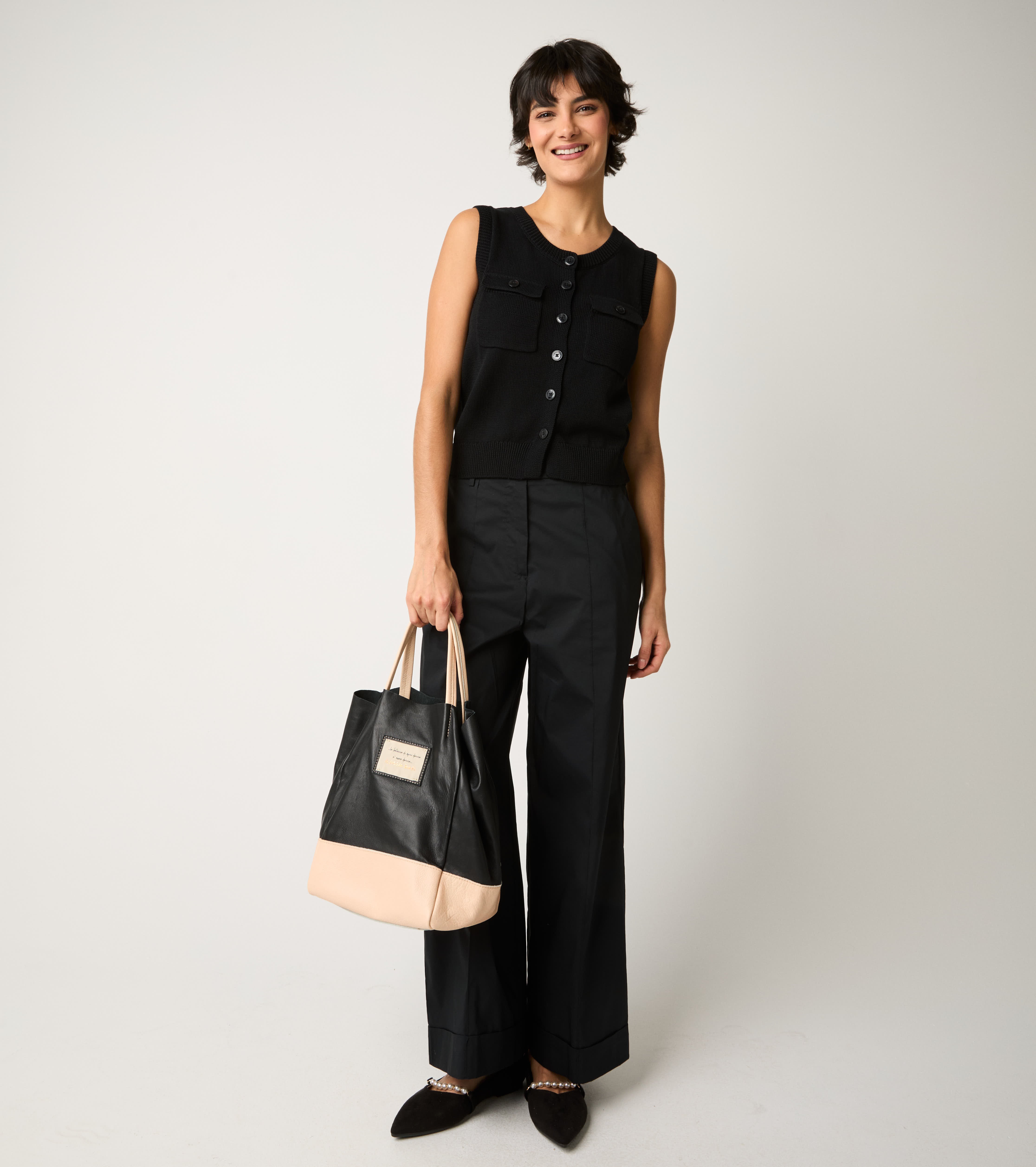 Knitted waistcoat with black pockets
