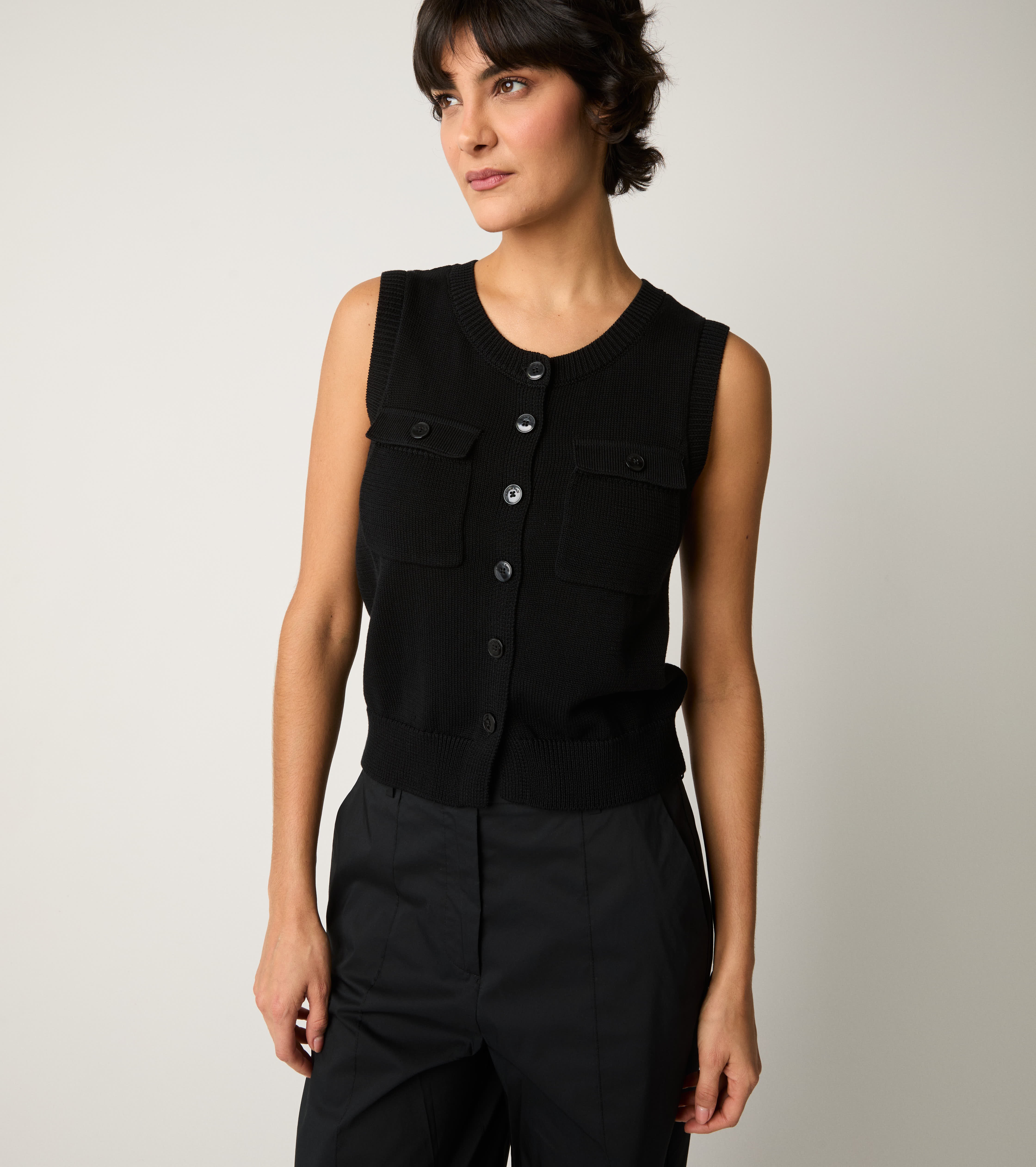Knitted waistcoat with black pockets
