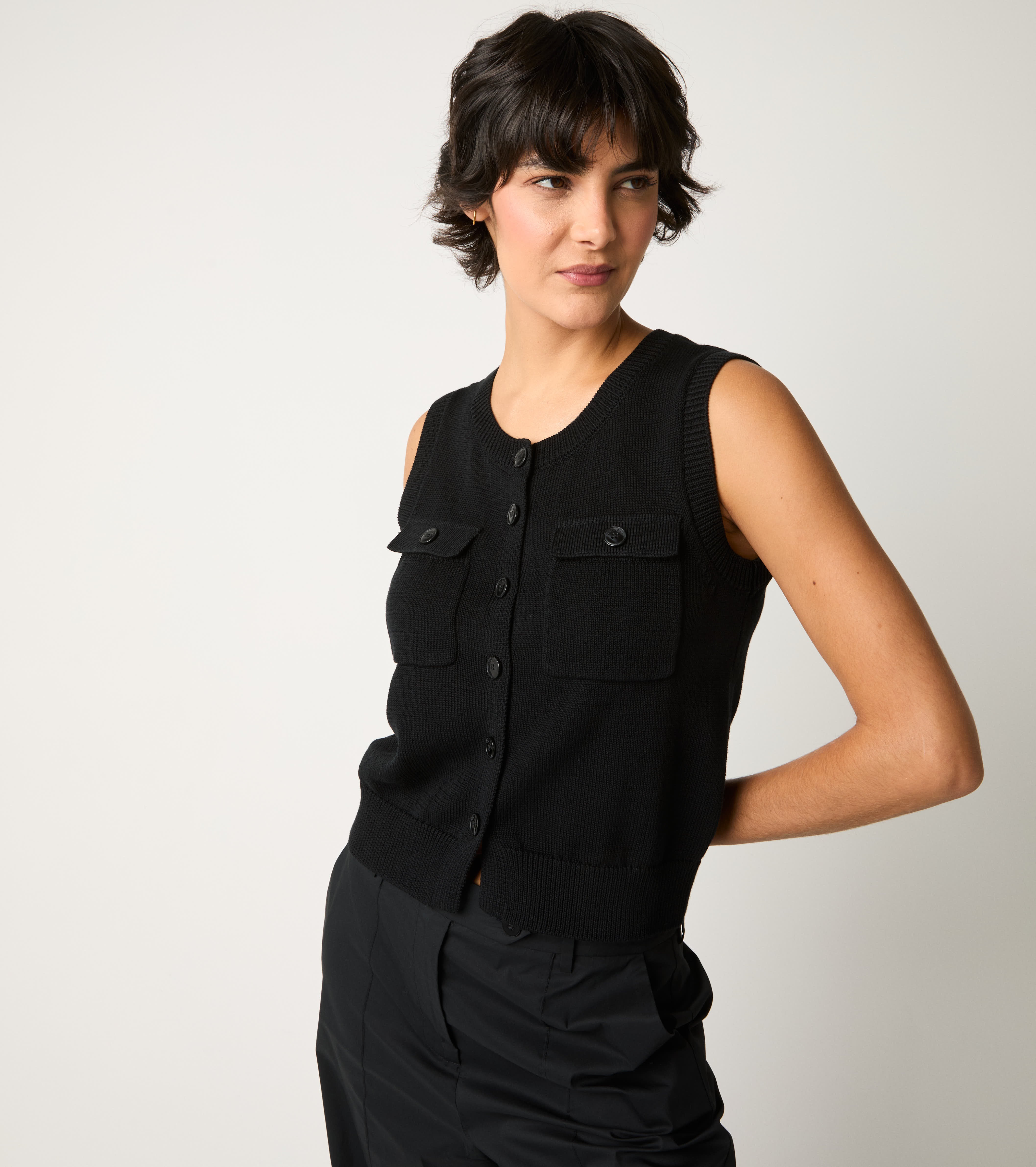 Knitted waistcoat with black pockets