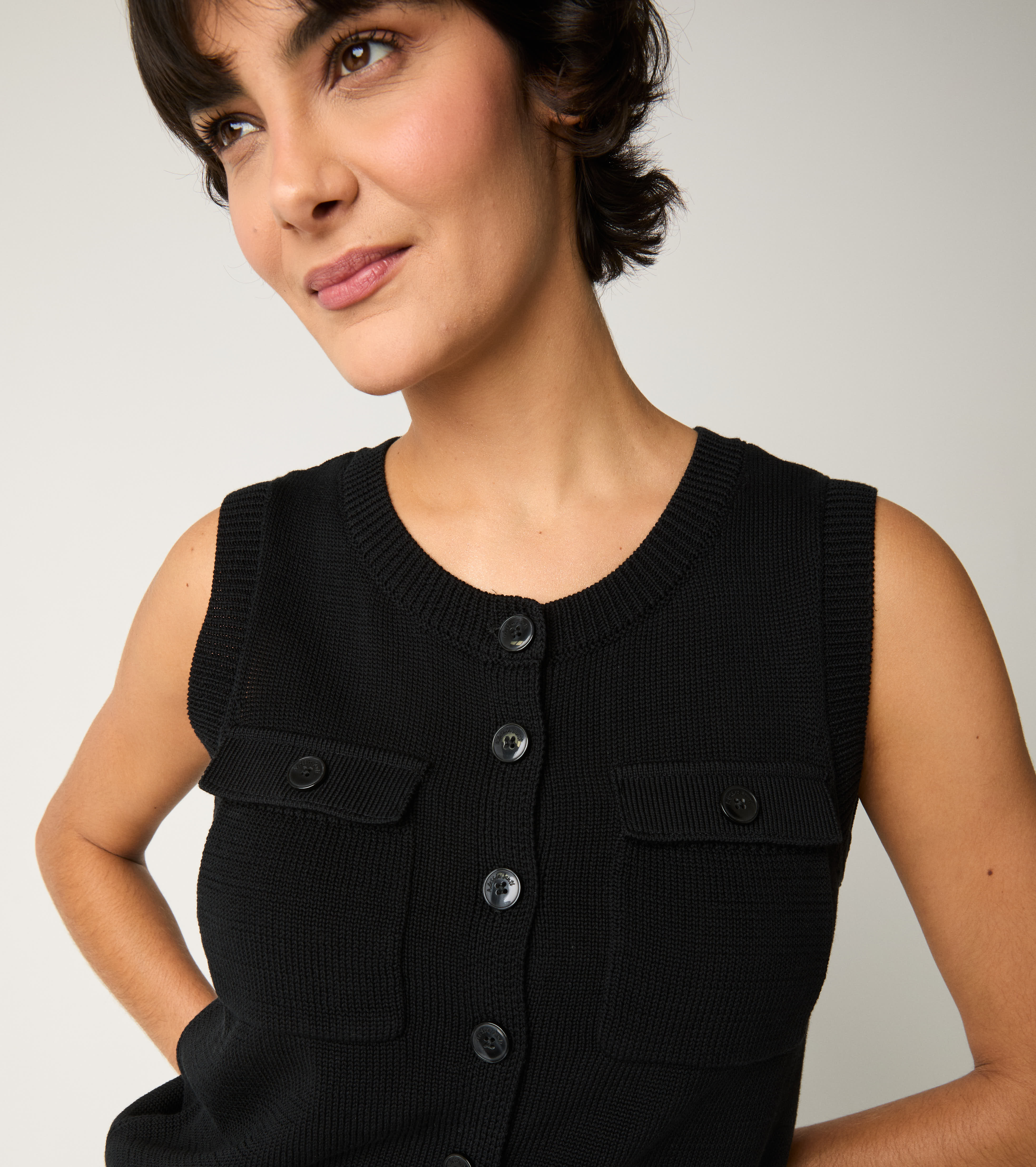 Knitted waistcoat with black pockets