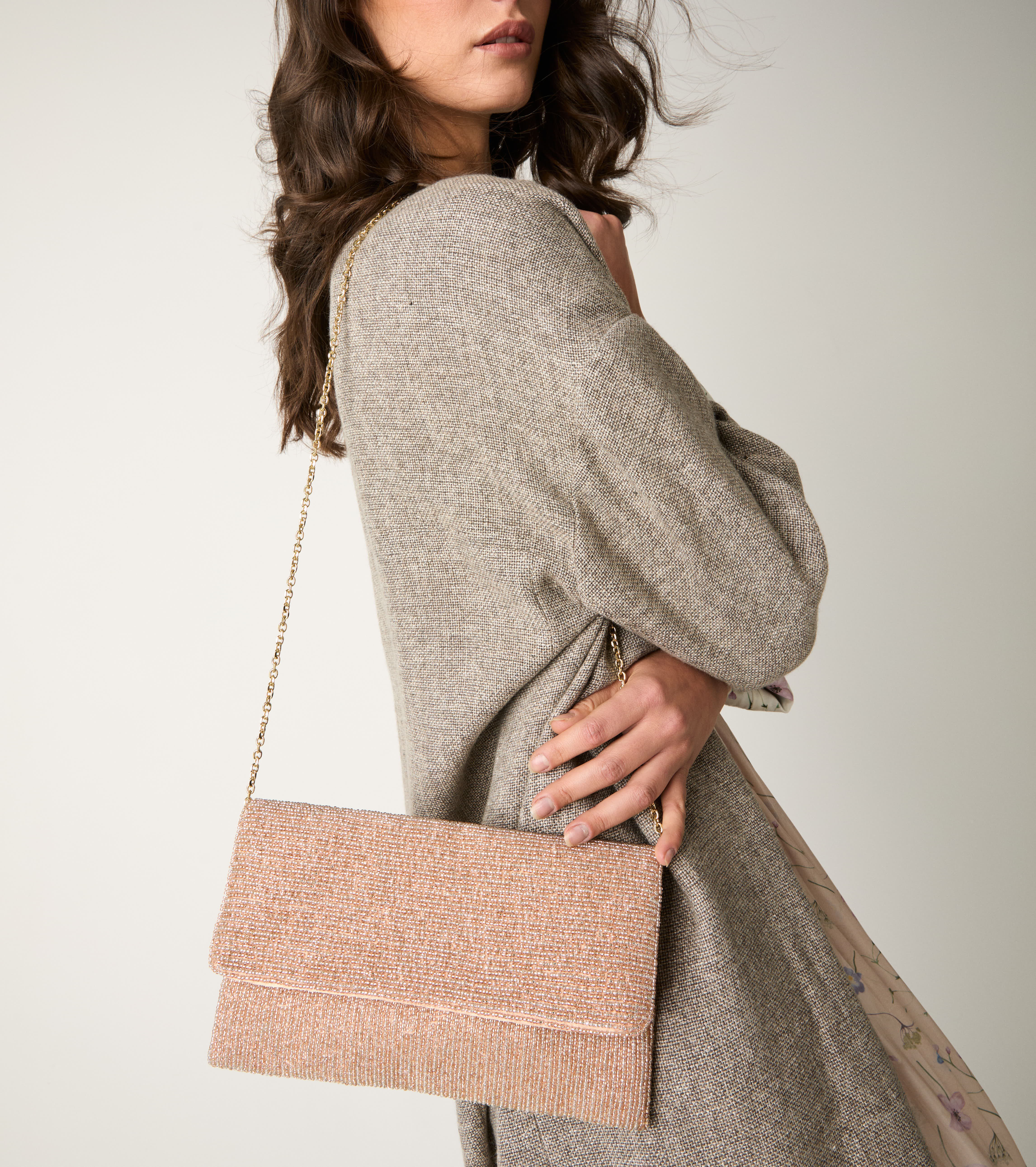 Crossbody bag with chain and pink flap