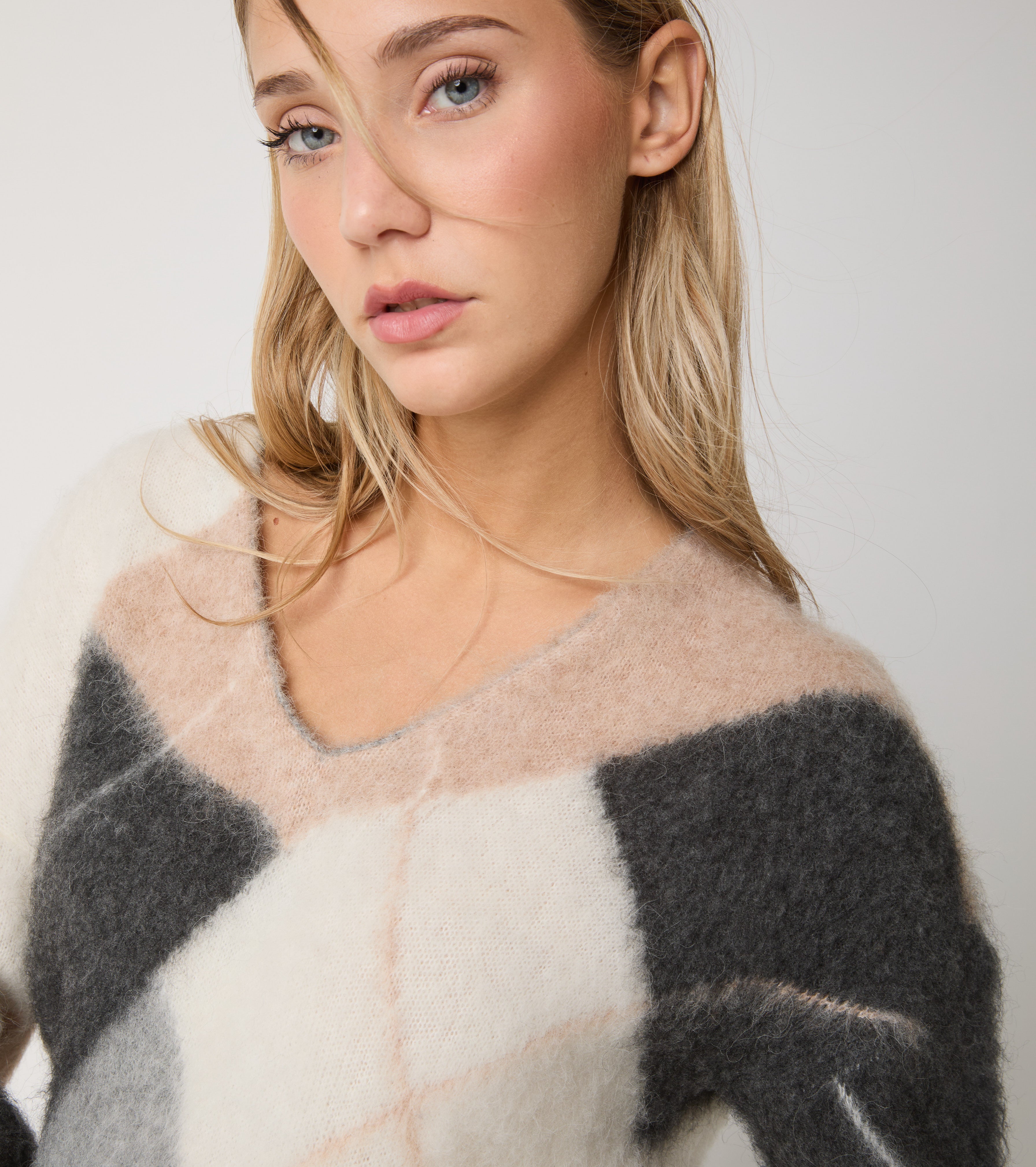 Maglia in lana e alpaca con scollo a V