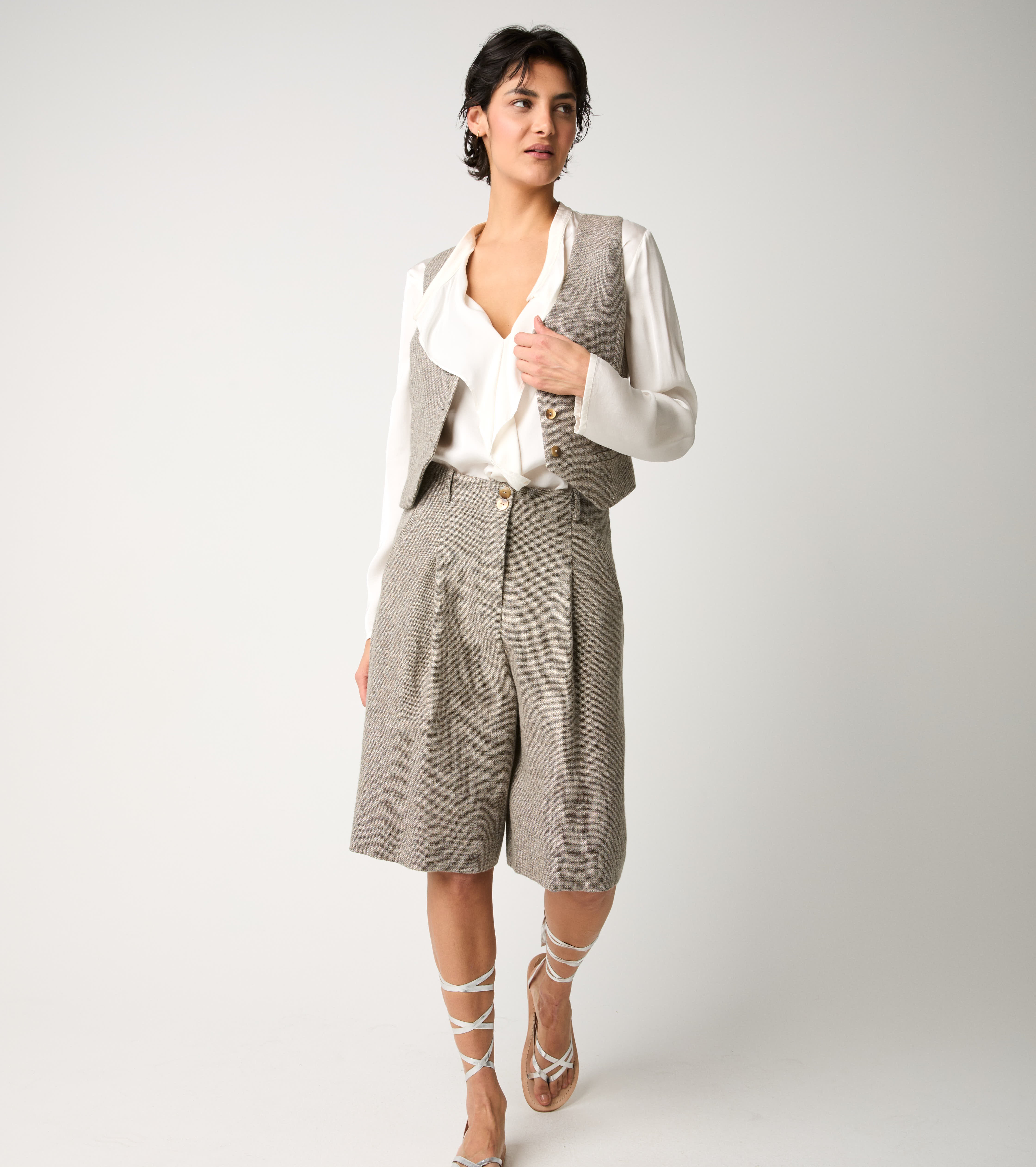 Waistcoat with welt pockets dove grey