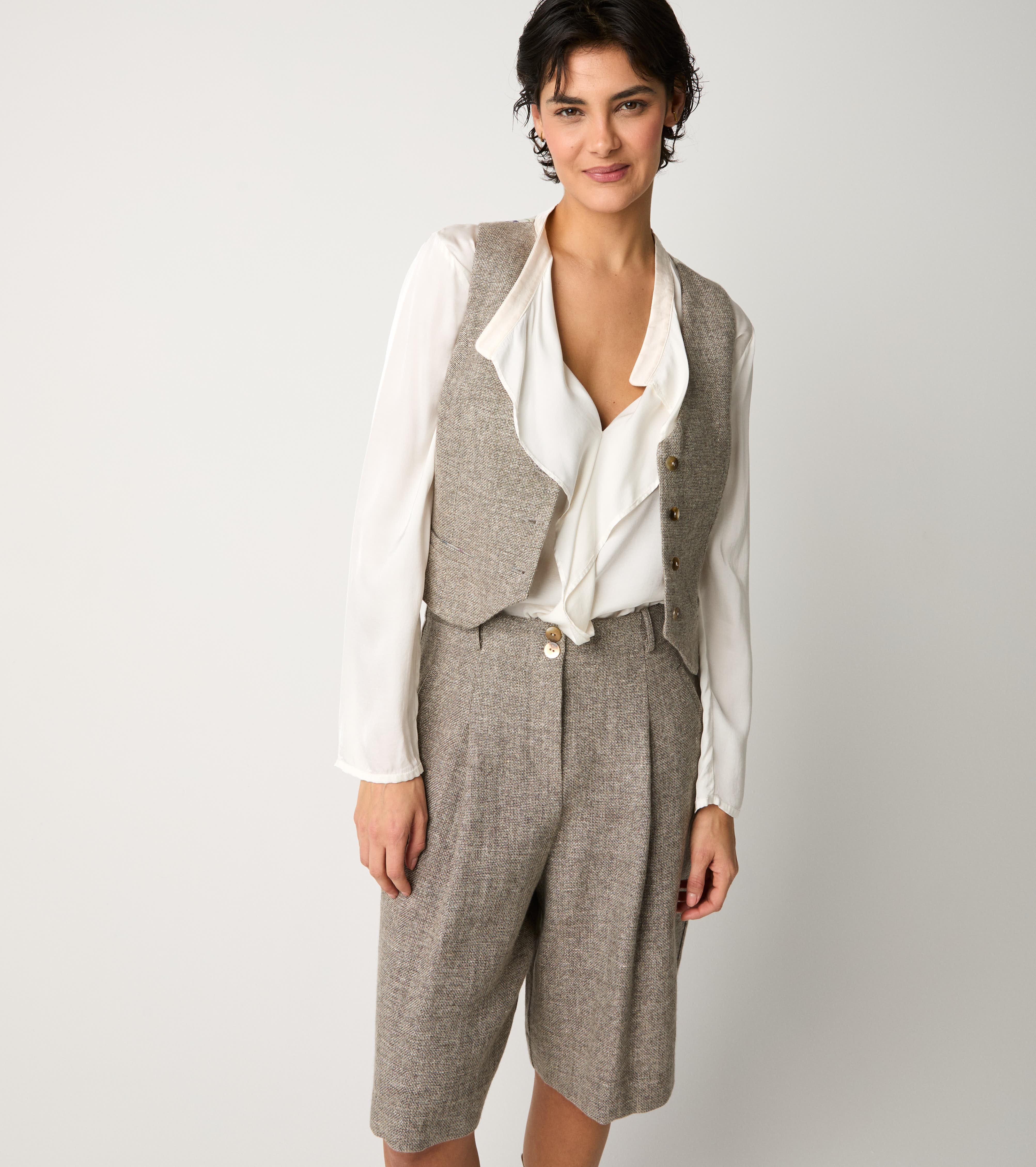 Waistcoat with welt pockets dove grey