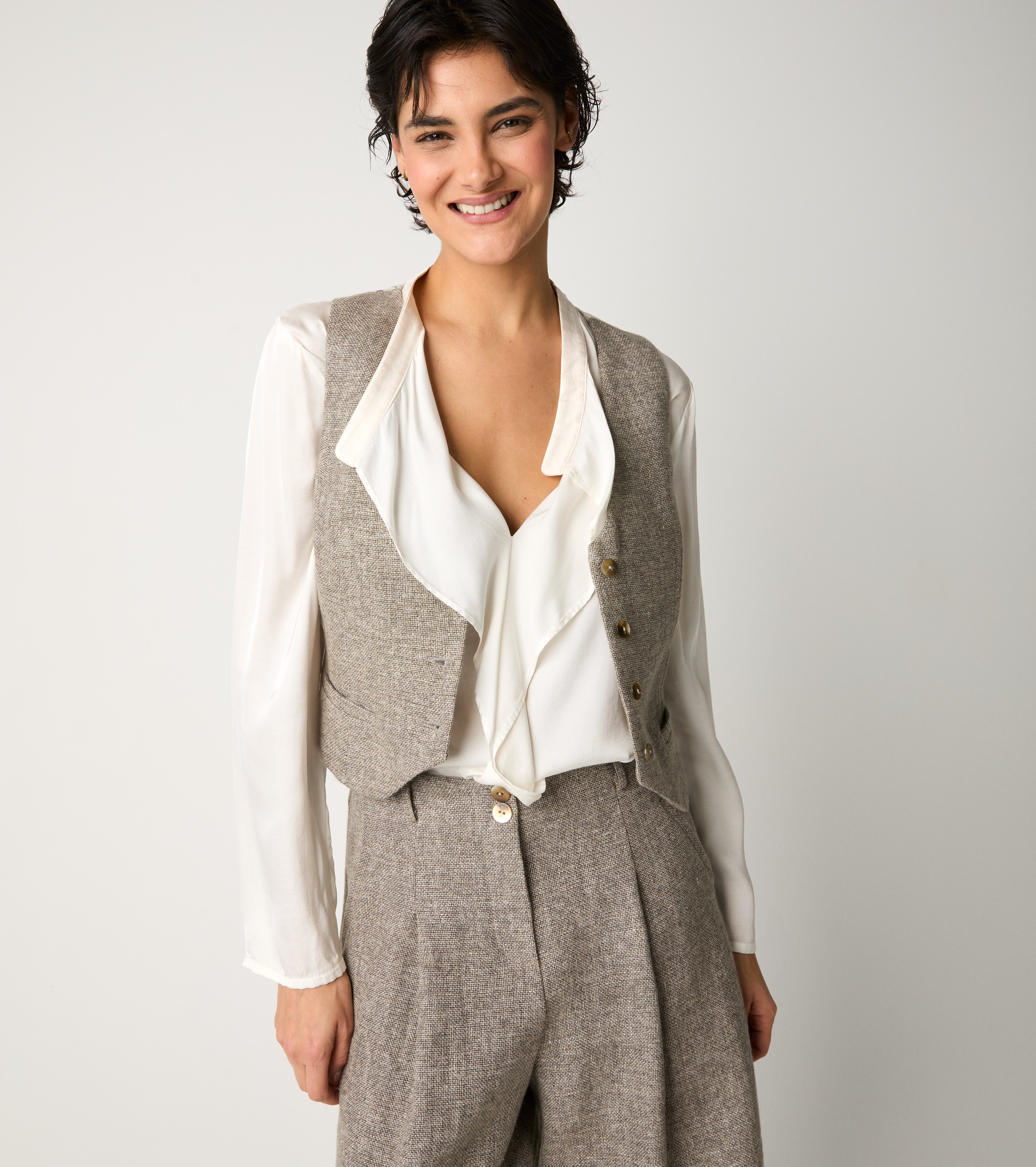 Waistcoat with welt pockets dove grey
