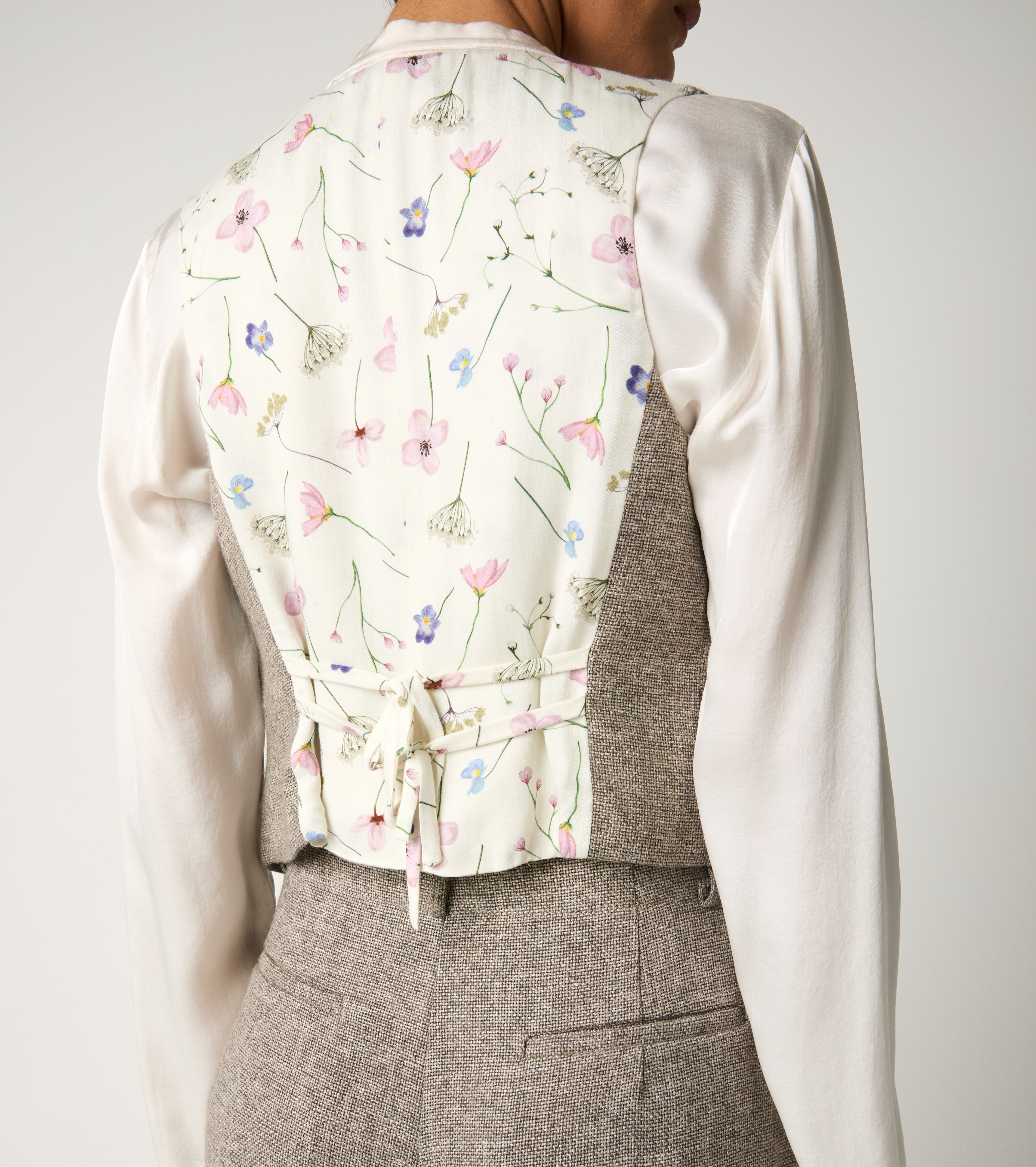 Waistcoat with welt pockets dove grey