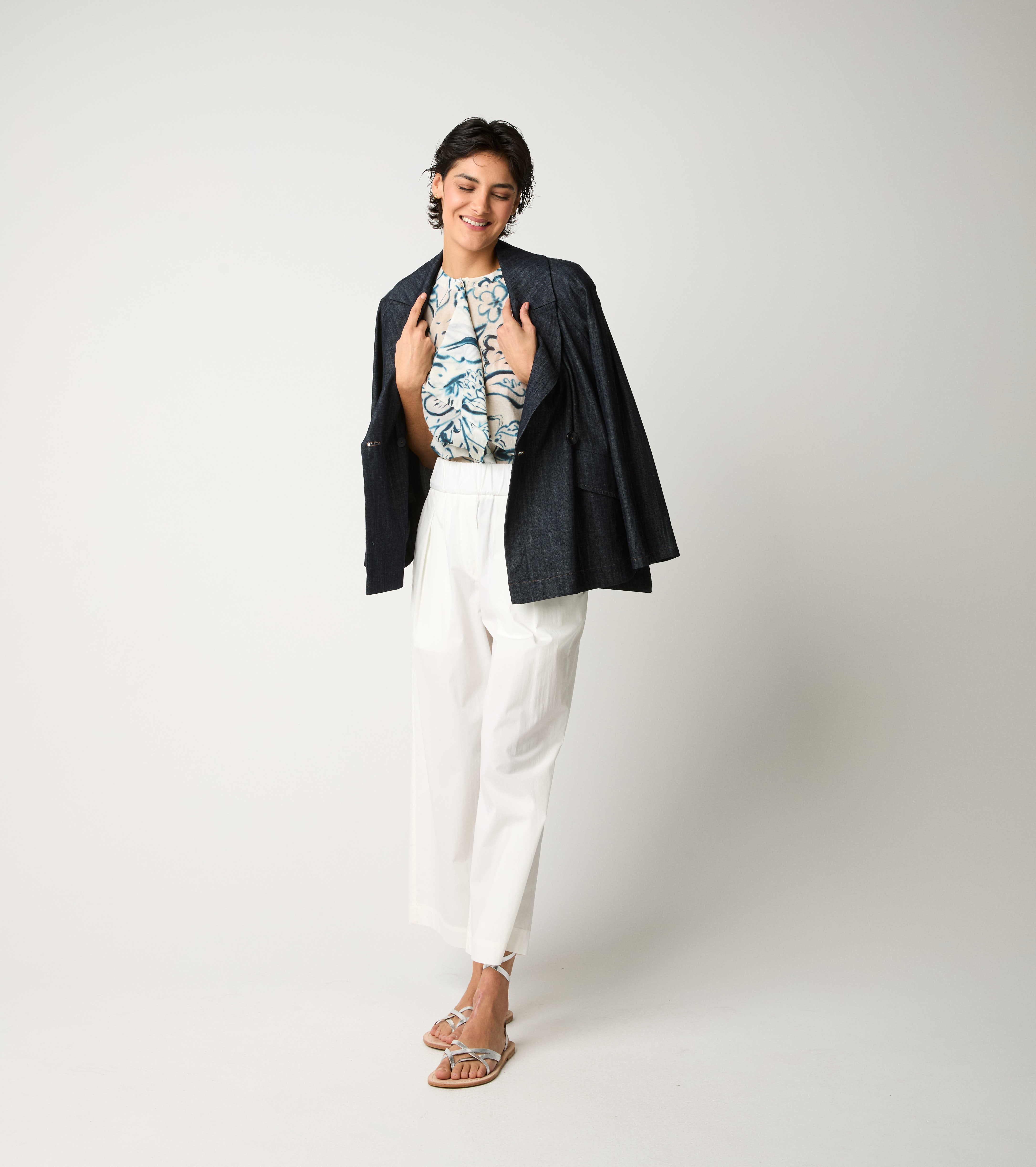 Blusa girocollo con rouches fiore