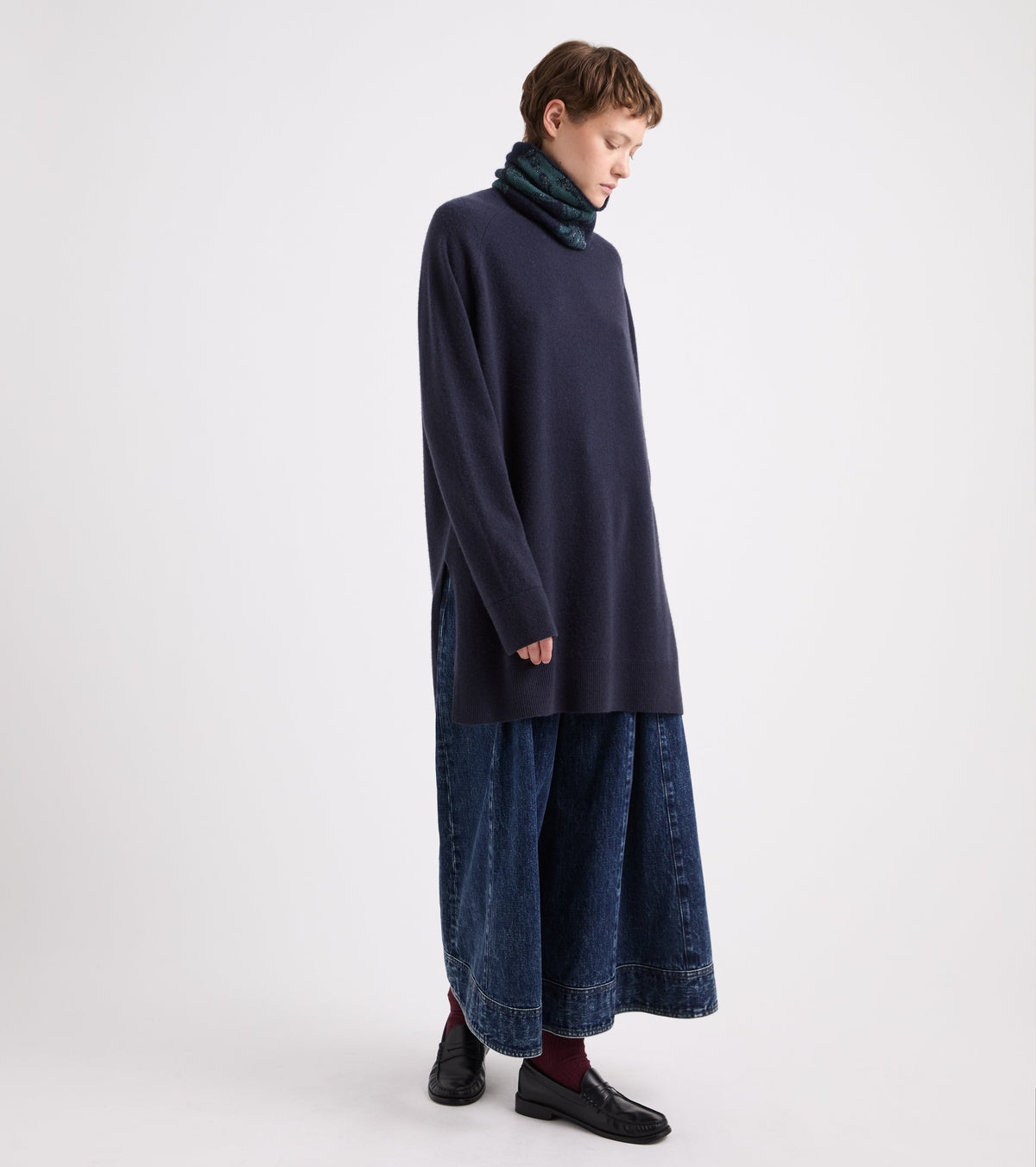 Abito girocollo in maglia blu velluto