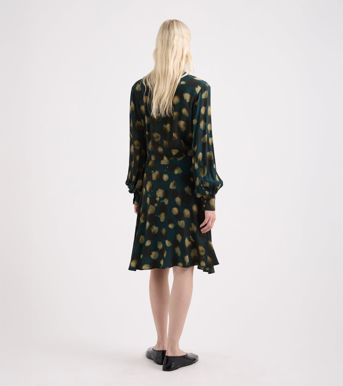 Abito con collo a foulard pois verde