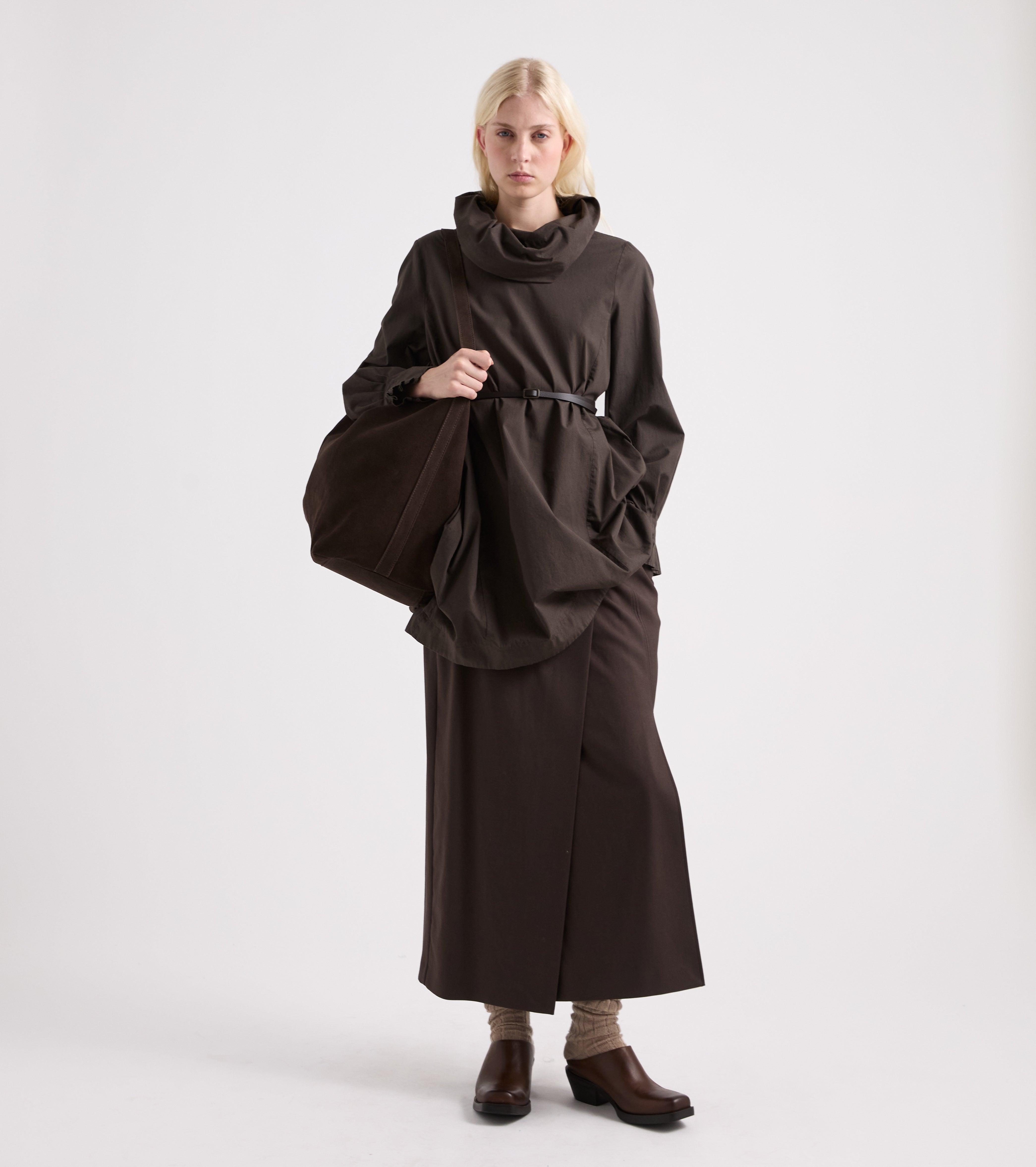 Abito da donna con collo alto