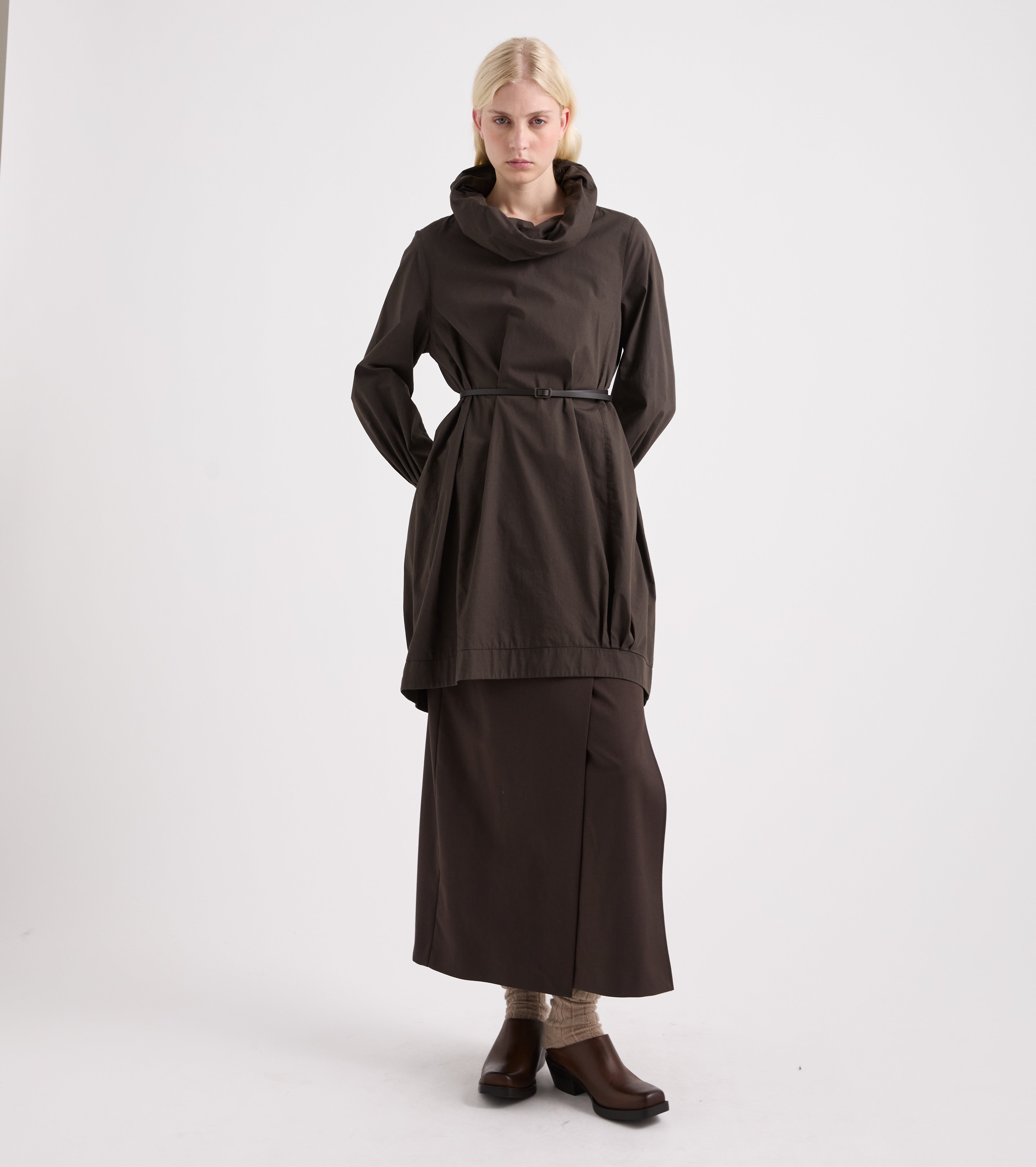 Abito da donna con collo alto