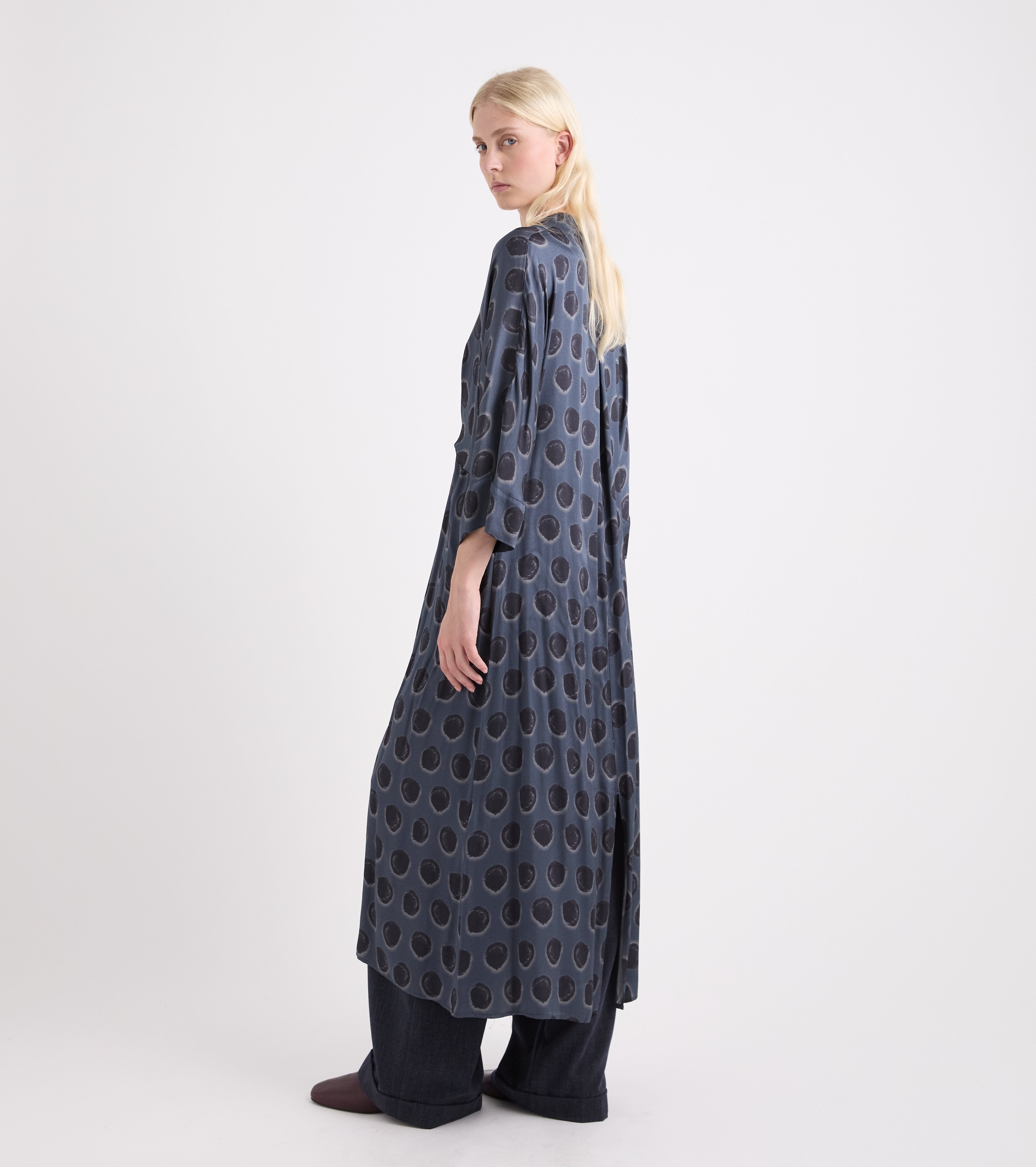 Abito  con scollo a V e cintura pois blu
