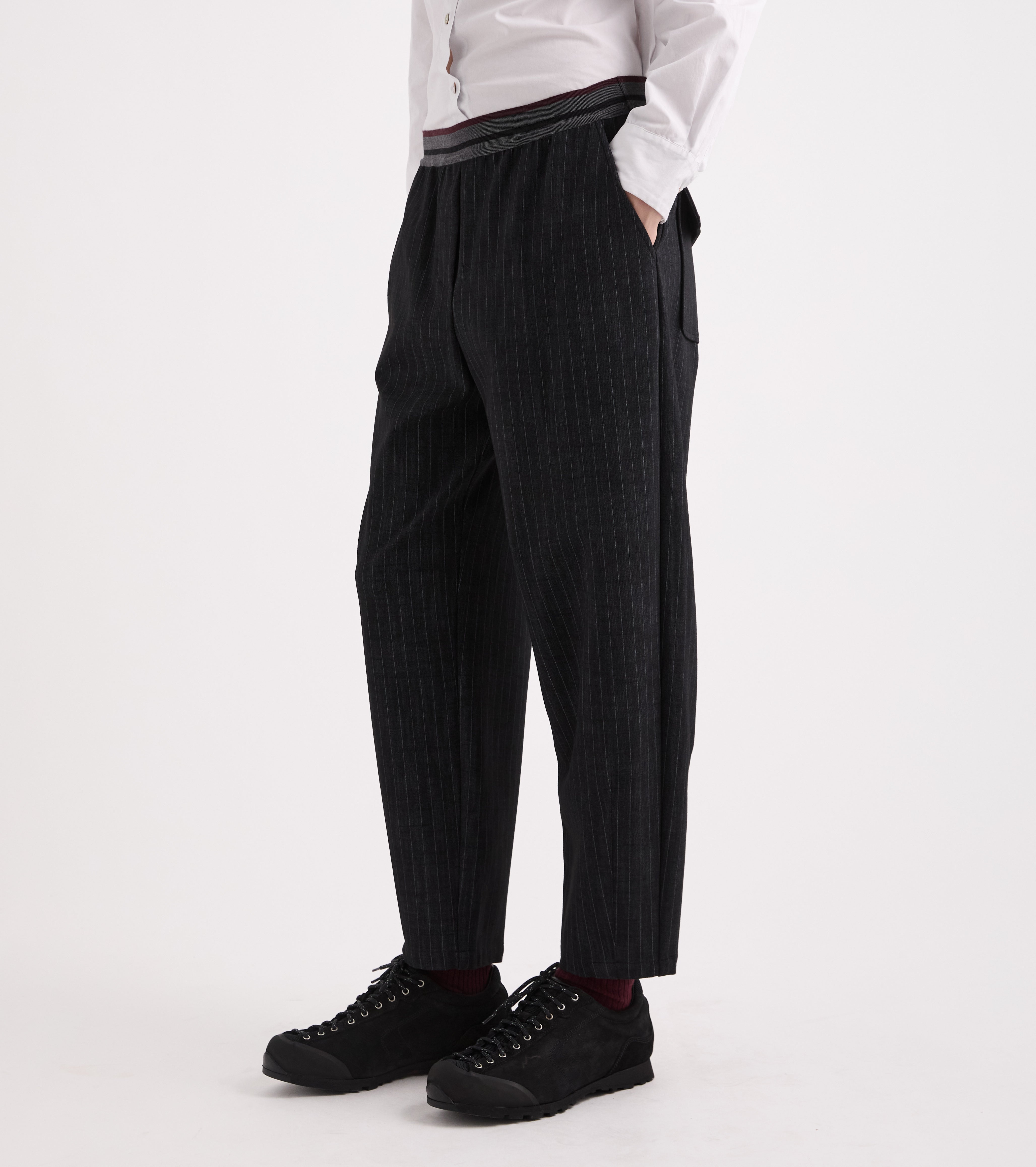 Pantaloni cropped con fascia elastica