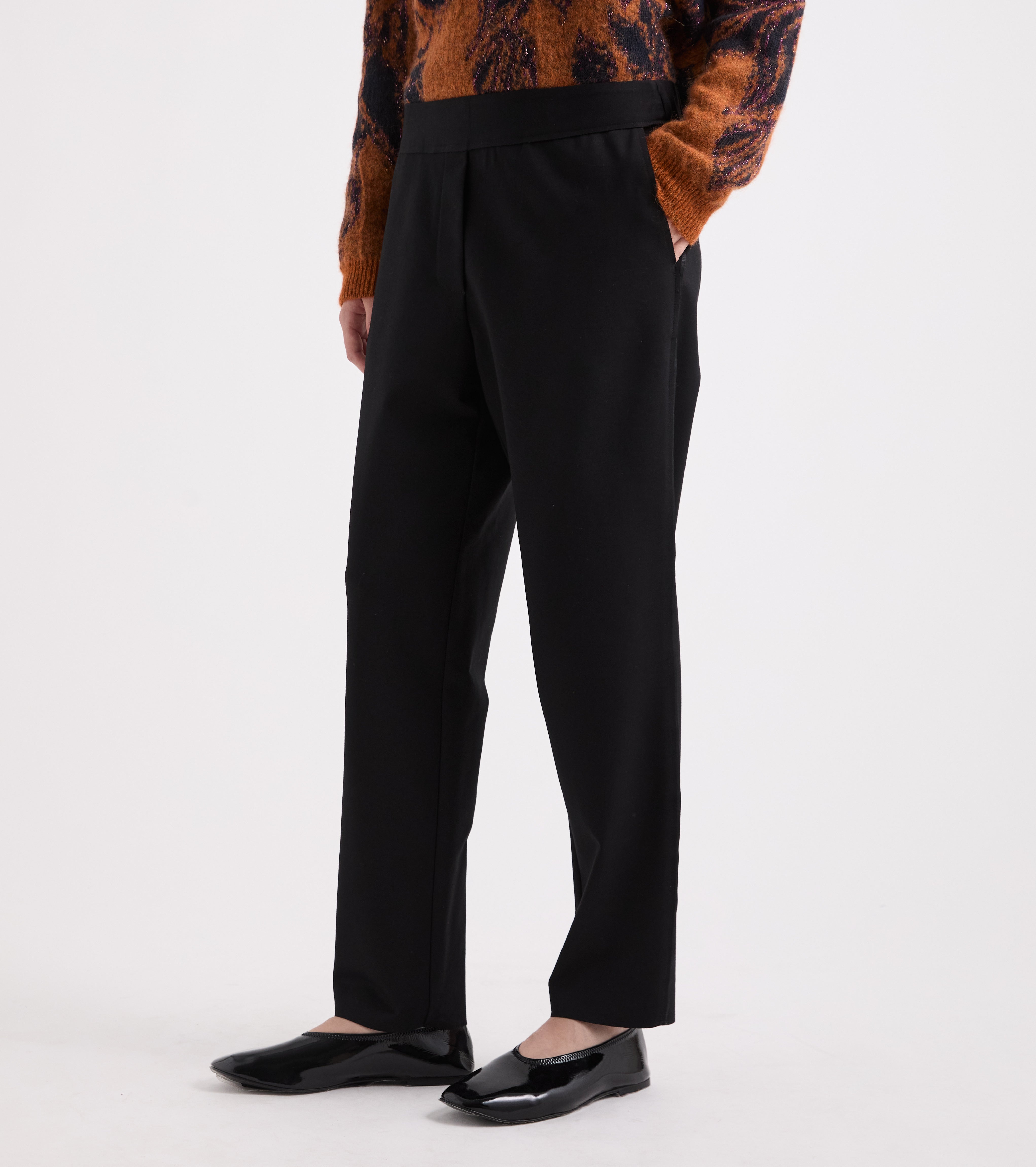 Pantalones elásticos con bolsillos en negro diamante