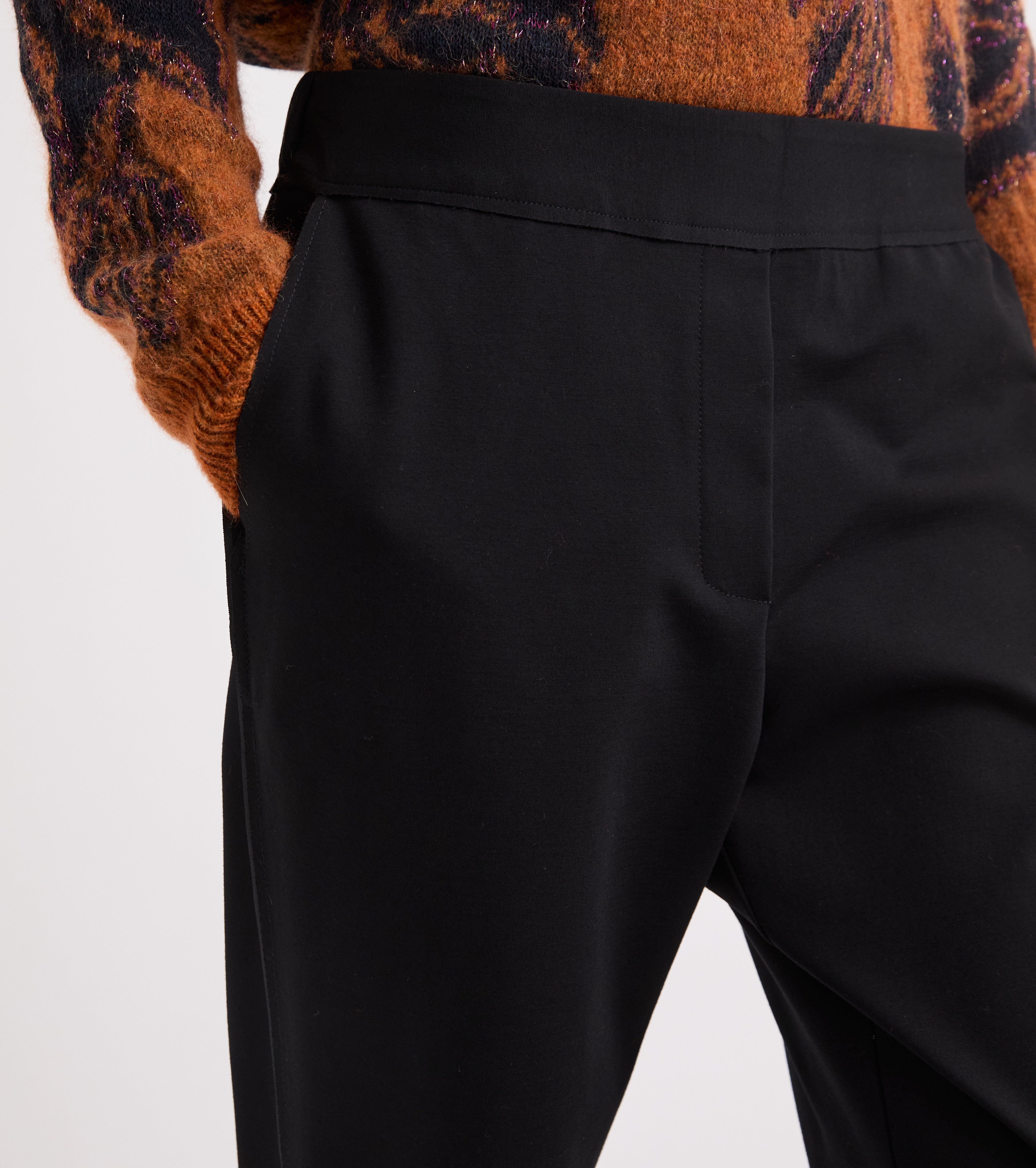 Pantaloni stretch con tasche